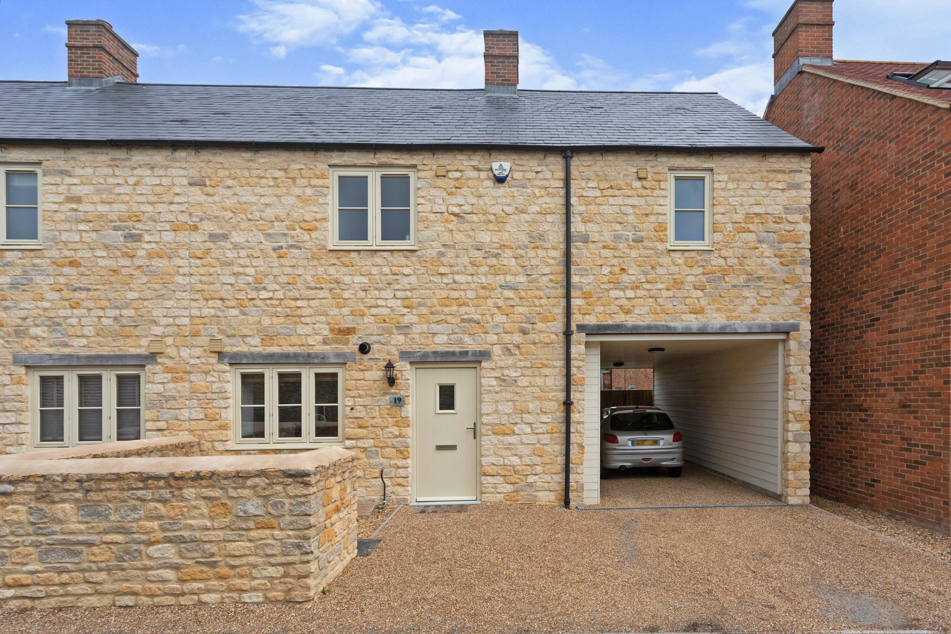 3 Bedroom End Of Terrace House For Sale In Longwall Brackley Nn13 6qb