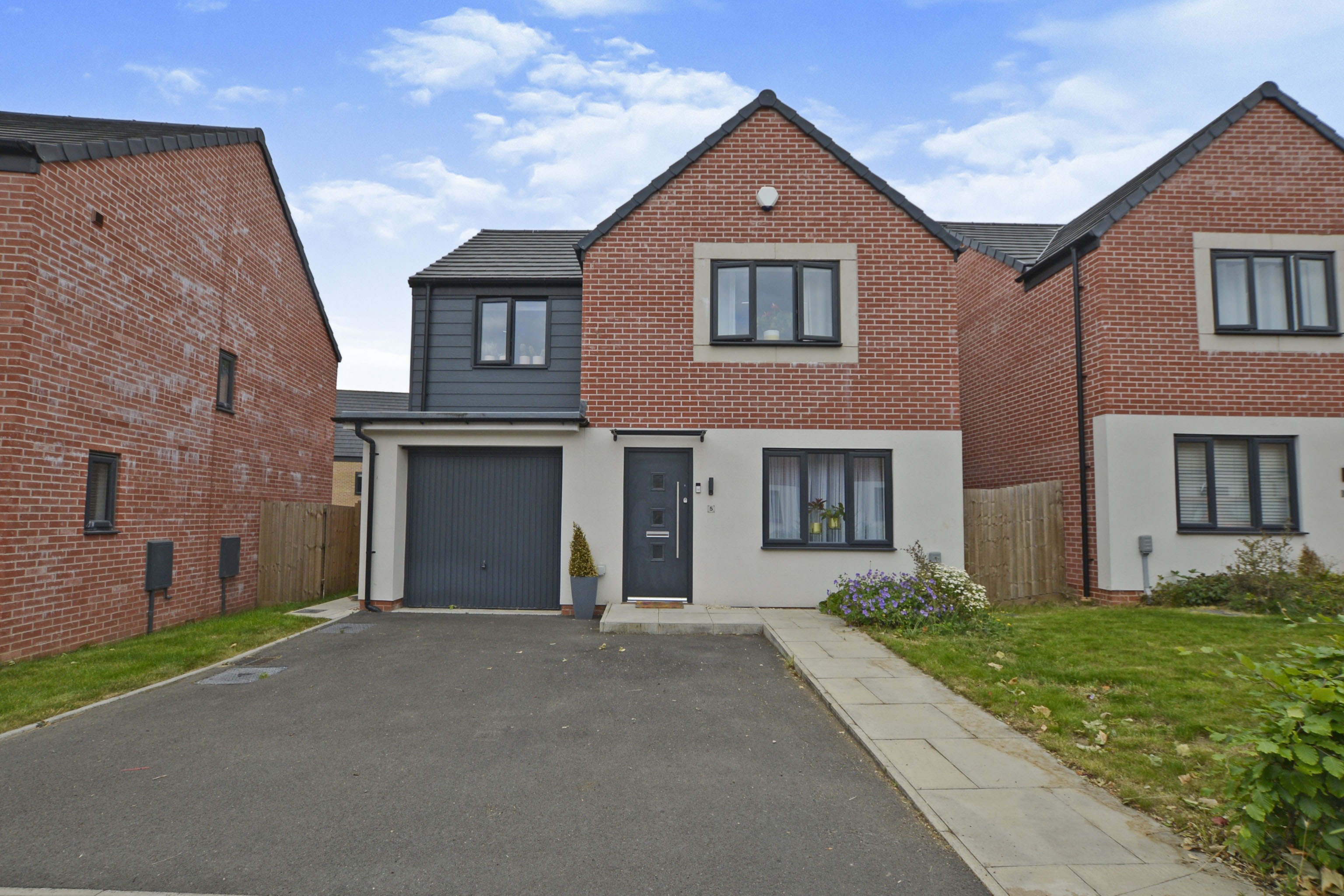 4 bedroom detached house for sale in Sandfield Road, Lenton, NG7 1QR