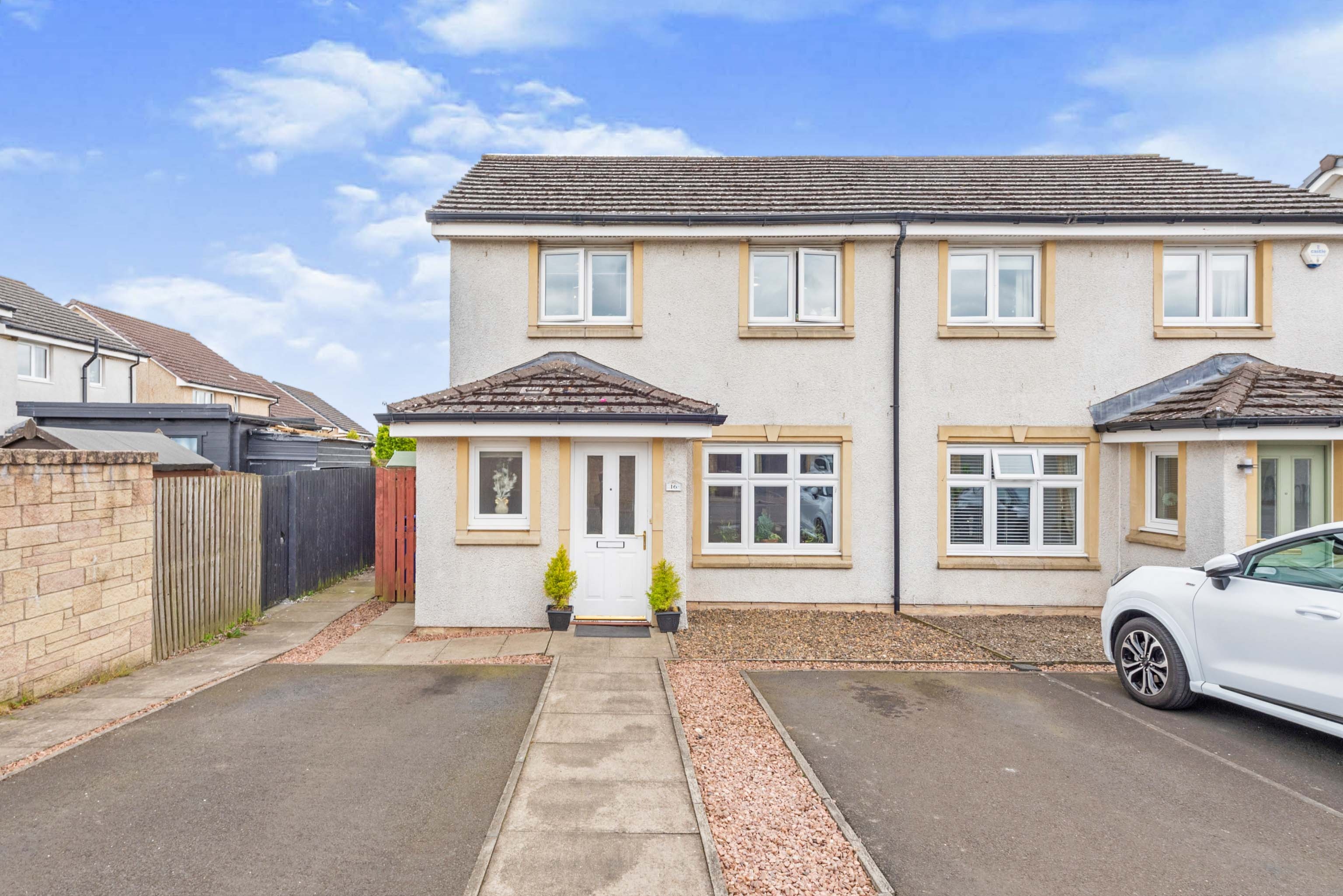 3 bedroom semidetached house for sale in Lochty Park, Kinglassie, KY5 0YU