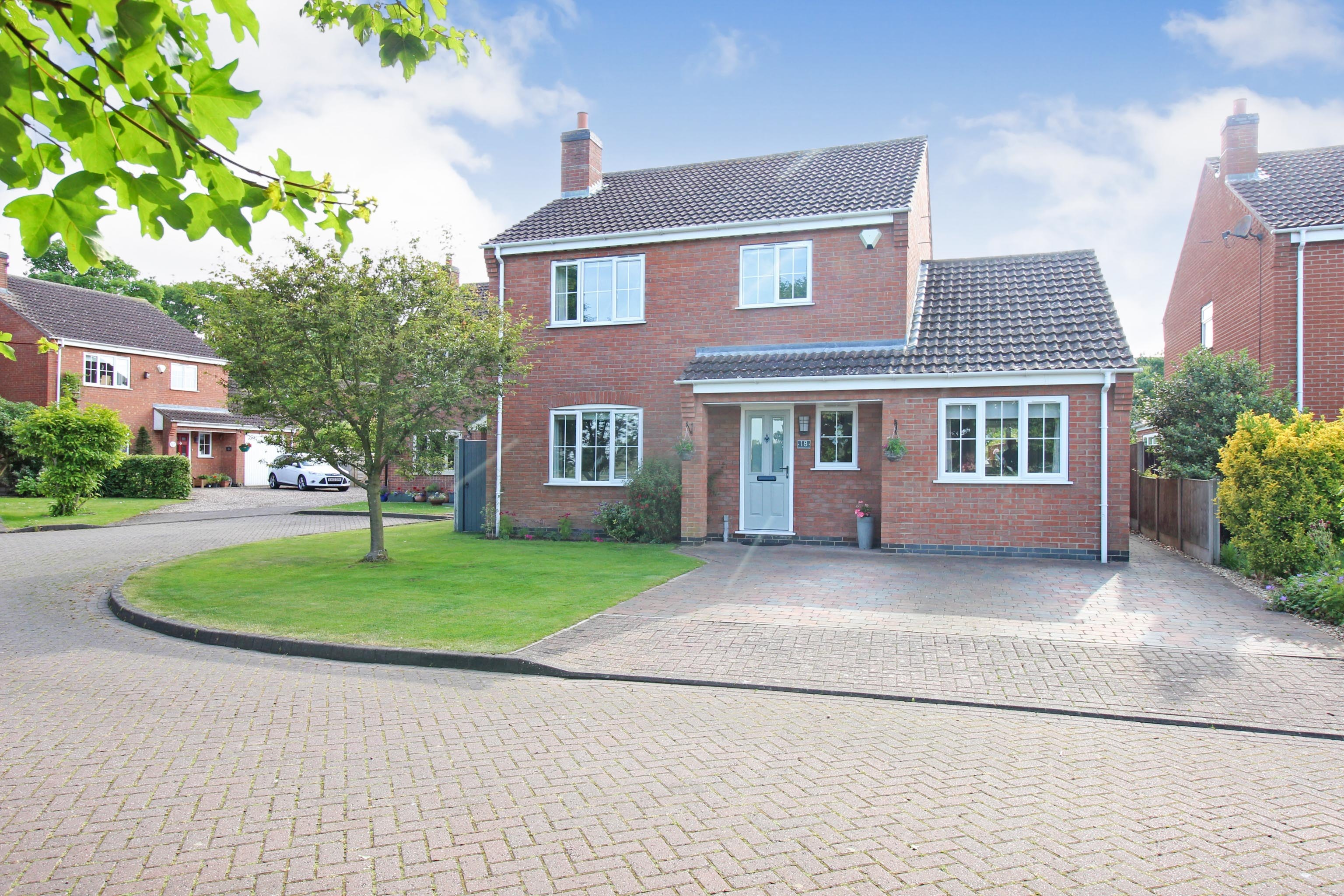 4 bedroom detached house for sale in Meadow Road, Dunston, LN4 2EF