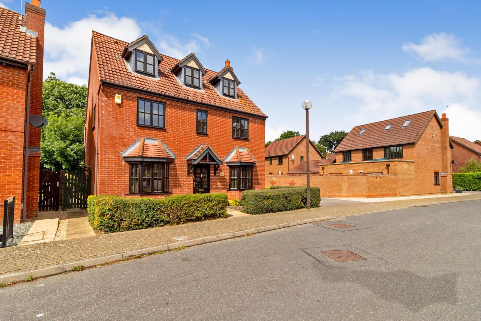5 bedroom detached house for sale in Upper Wood Close, Shenley Brook