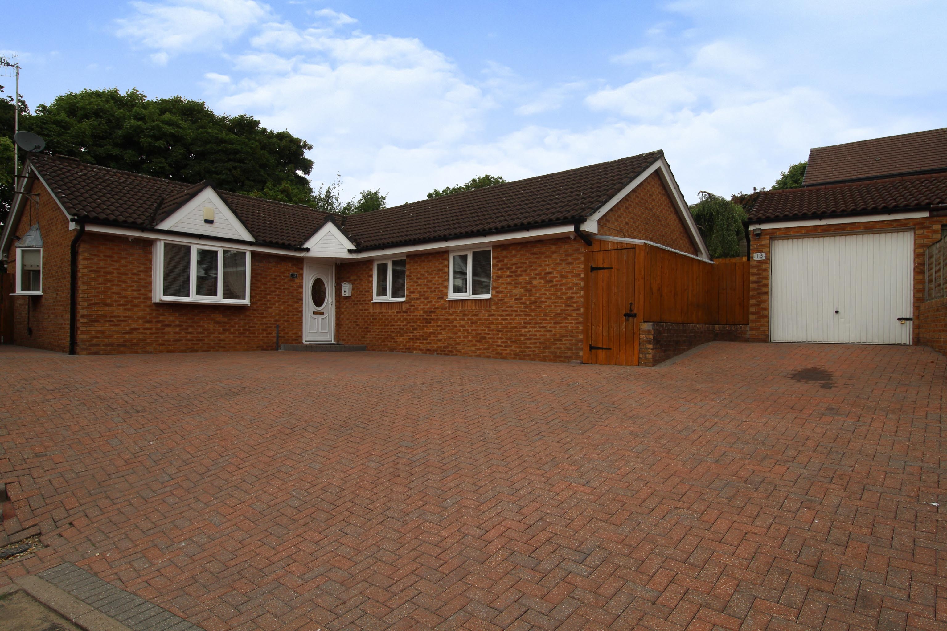4 bedroom detached bungalow for sale in Pinewood, Skelmersdale, WN8 6UZ