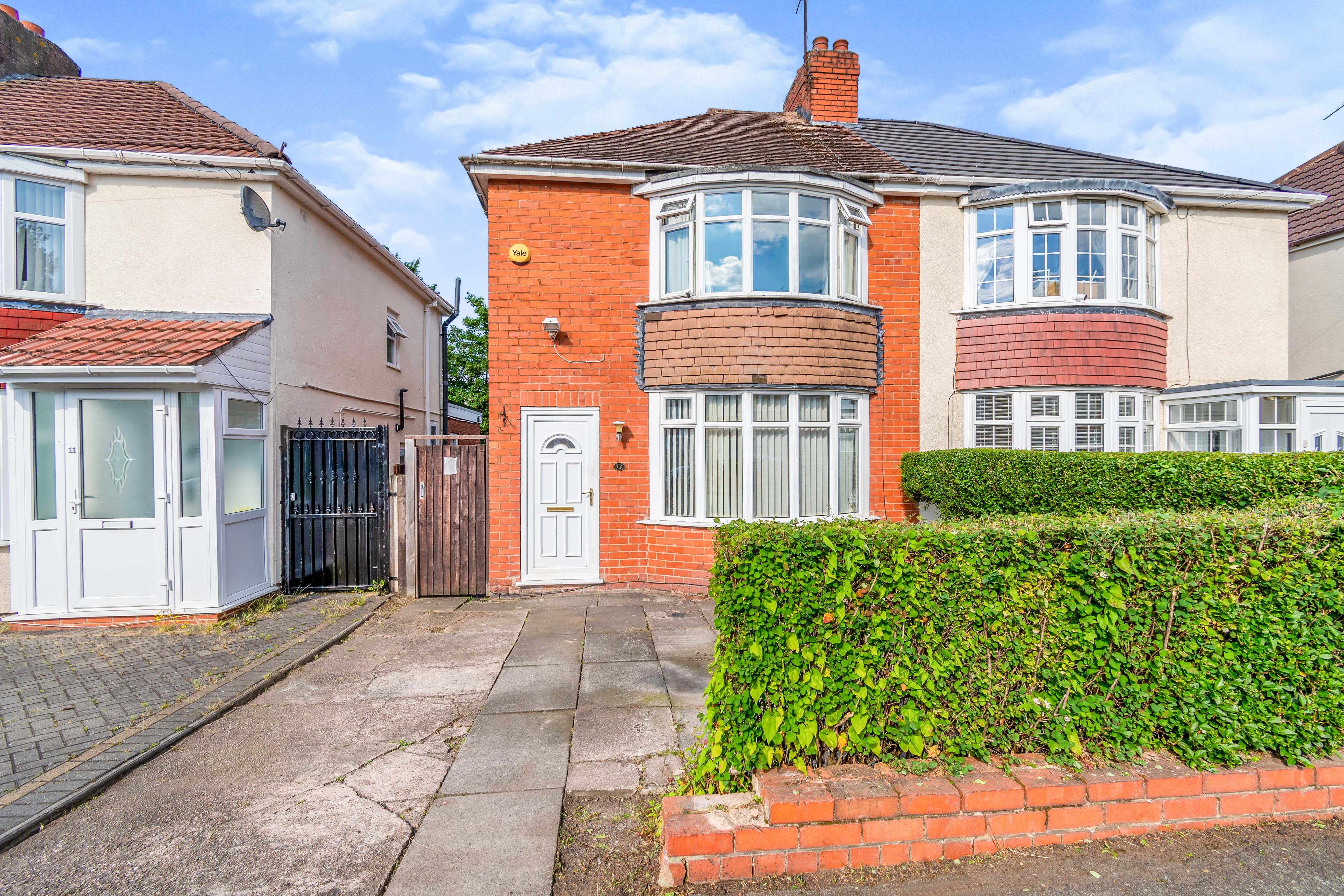 3 Bedroom Semi detached House For Sale In Hilton Road Wolverhampton 