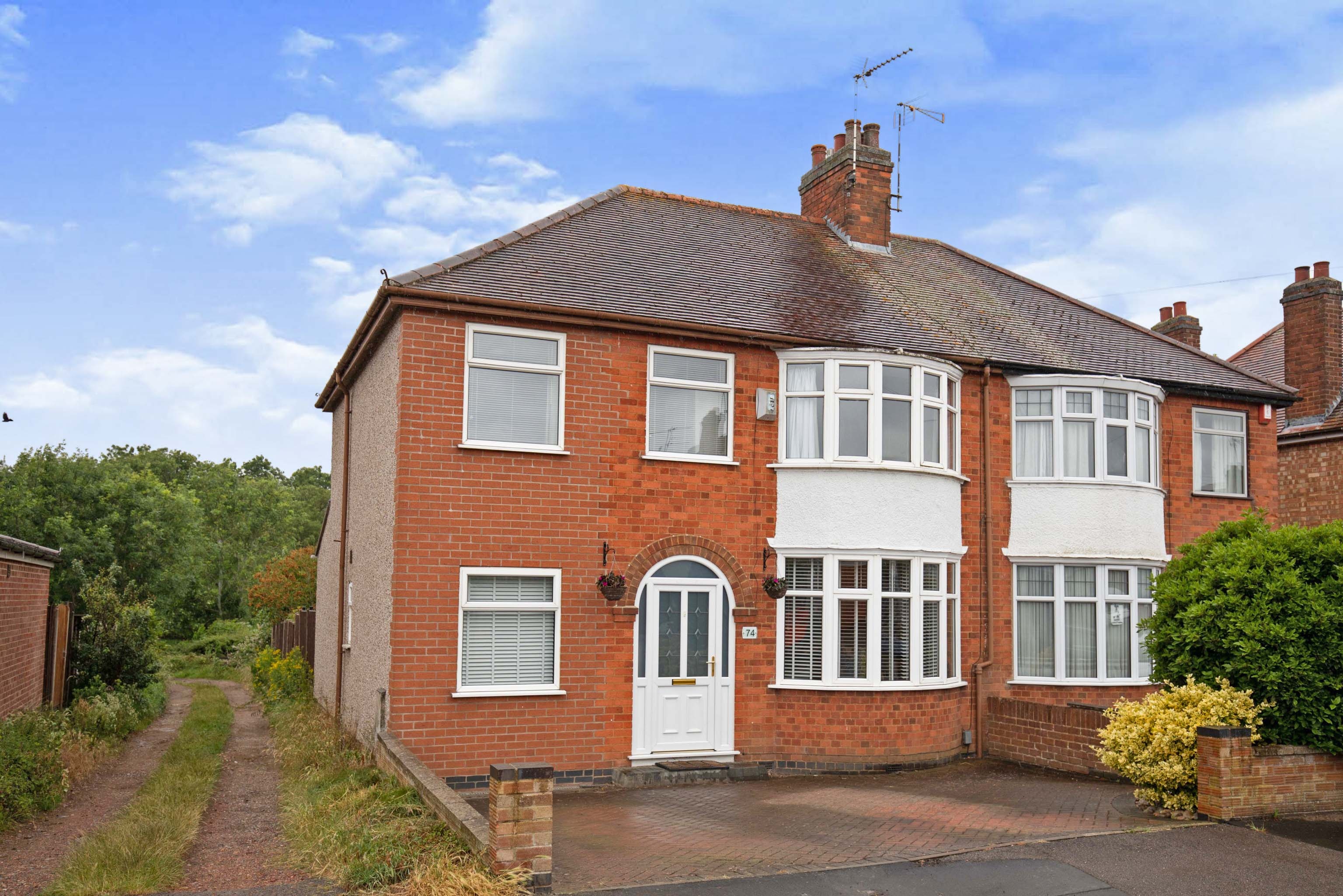 4 bedroom semidetached house for sale in Pytchley Road, Rugby, CV22 5NF