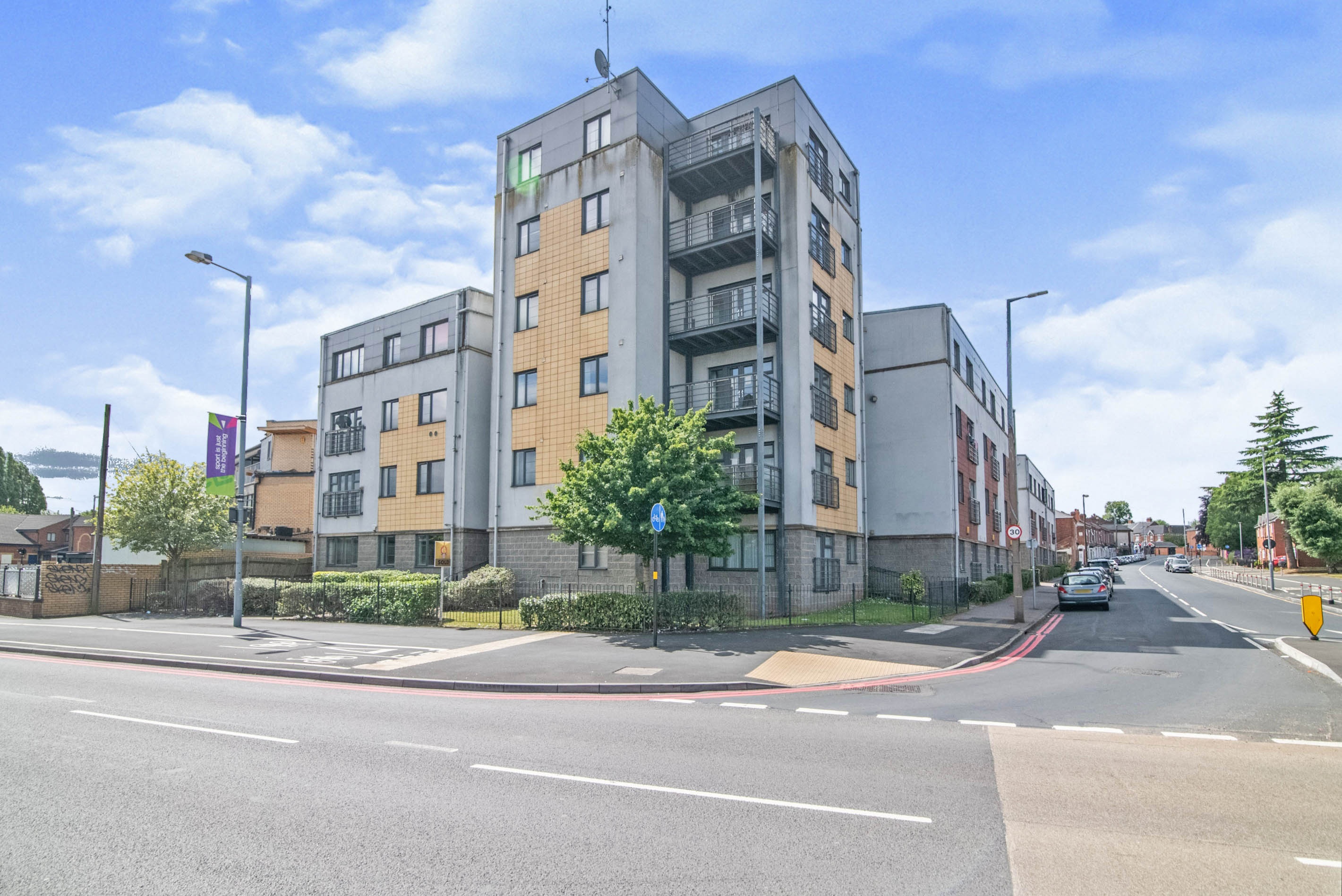 2 bedroom apartment for sale in Holly Lane, Smethwick, B66 1QQ