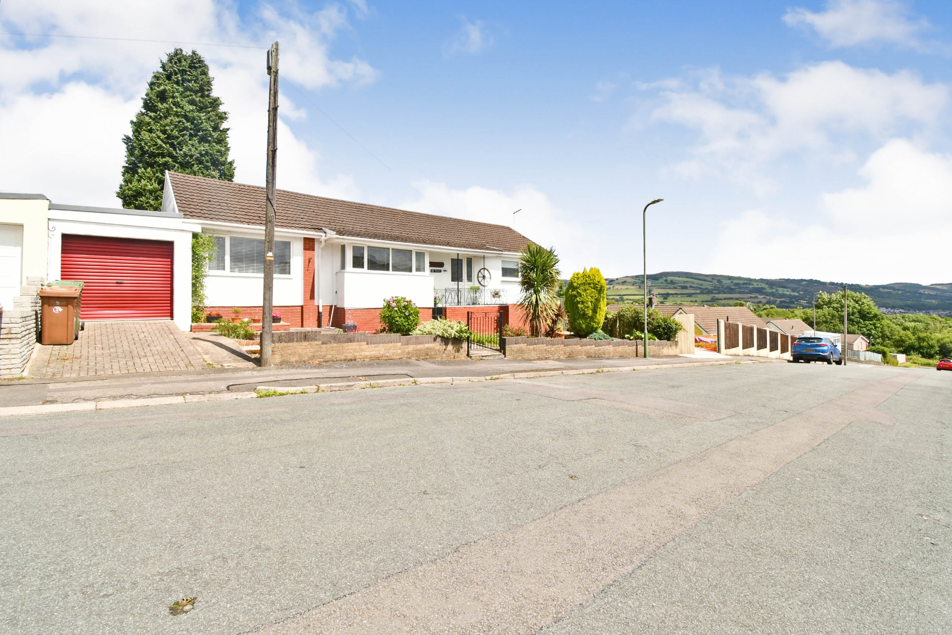 3 bedroom detached bungalow for sale in Heol Barri, Caerphilly, CF83 2LX