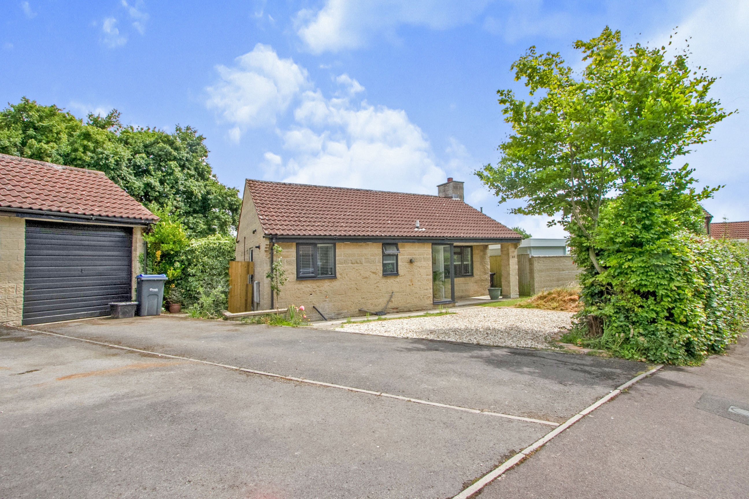 2 bedroom detached bungalow for sale in Bobbin Lane, Bradfordonavon