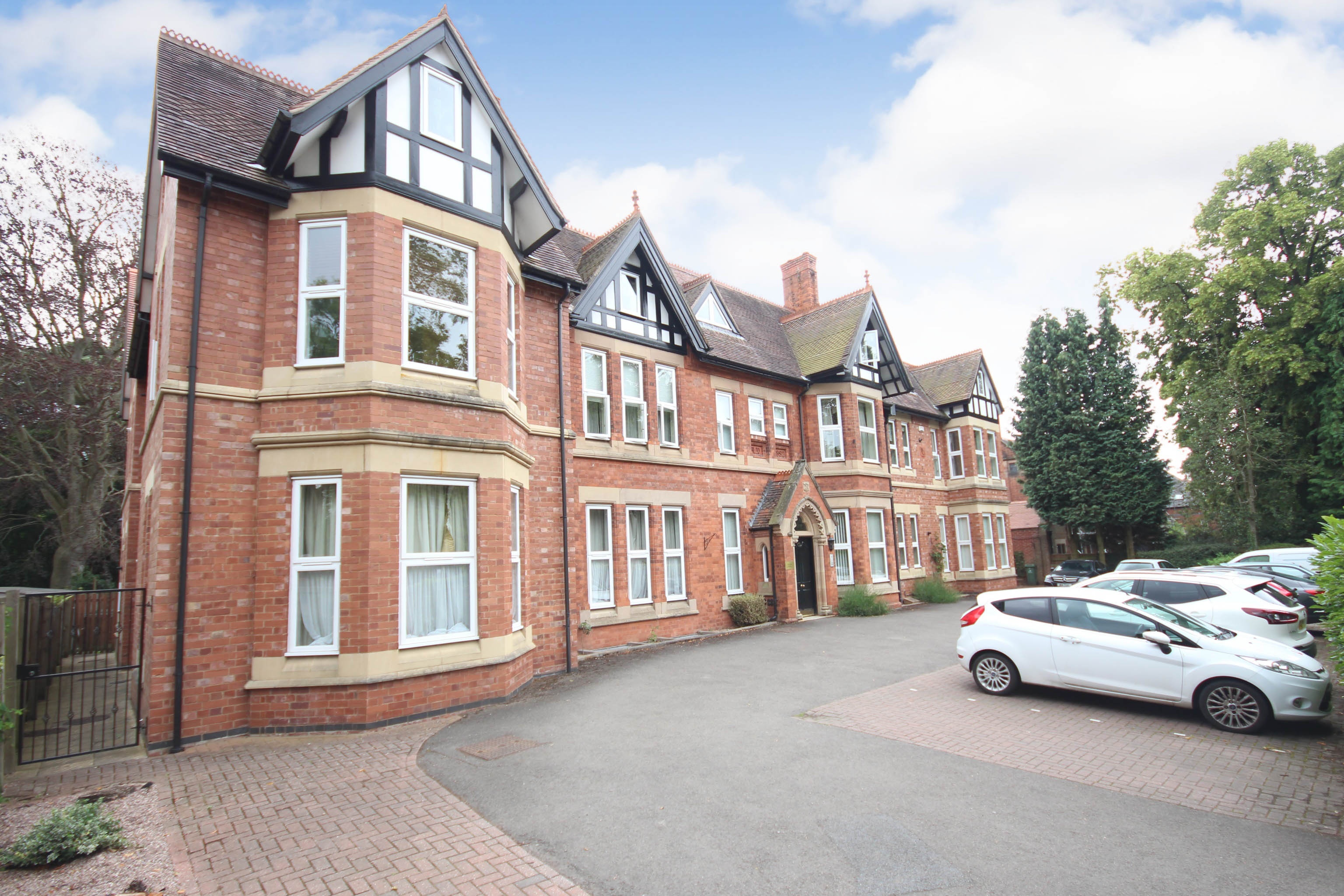 2 bedroom ground floor flat for sale in 10 Davenport Road, Coventry