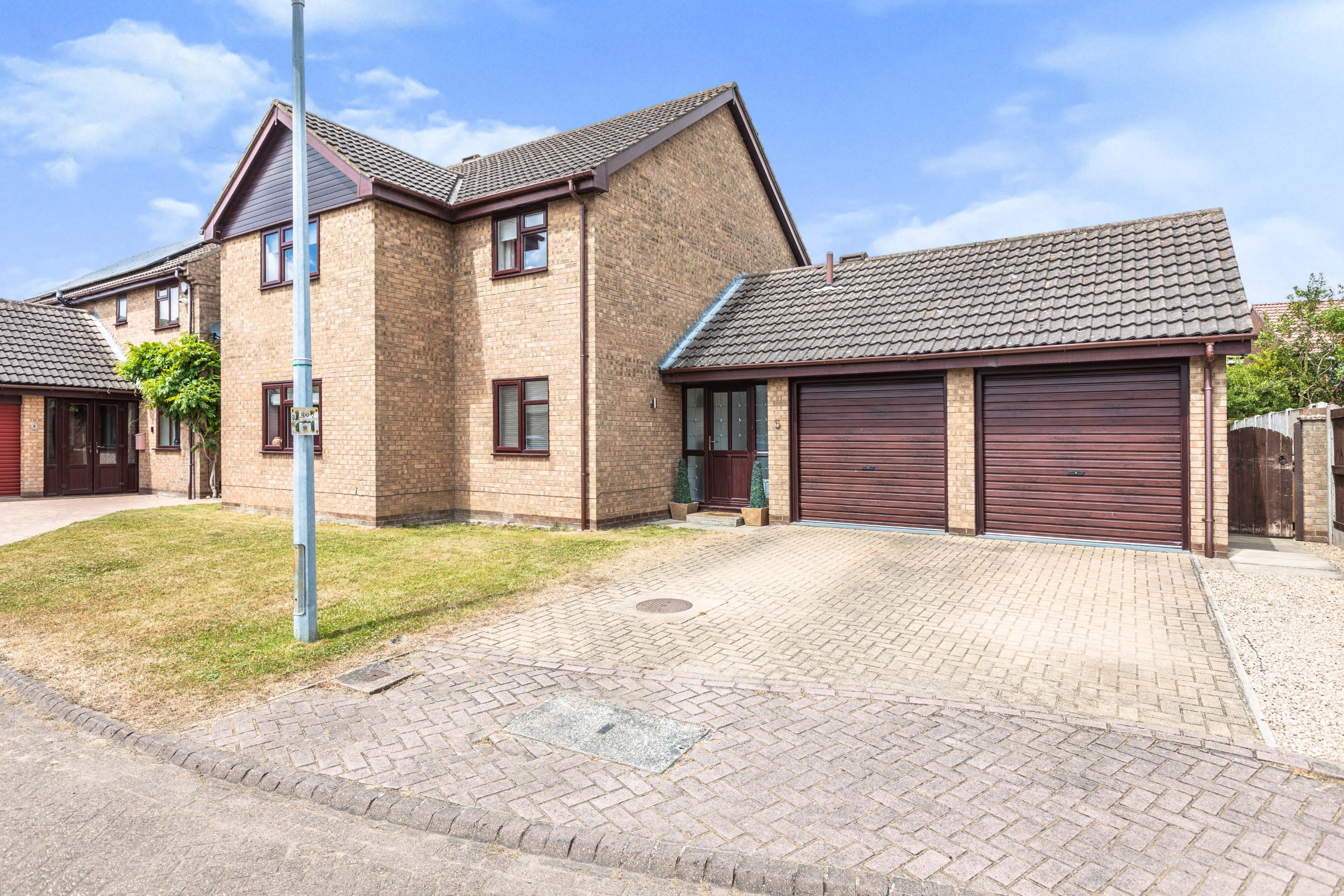 4 bedroom detached house for sale in Springhead Close, Howden, DN14 7LJ