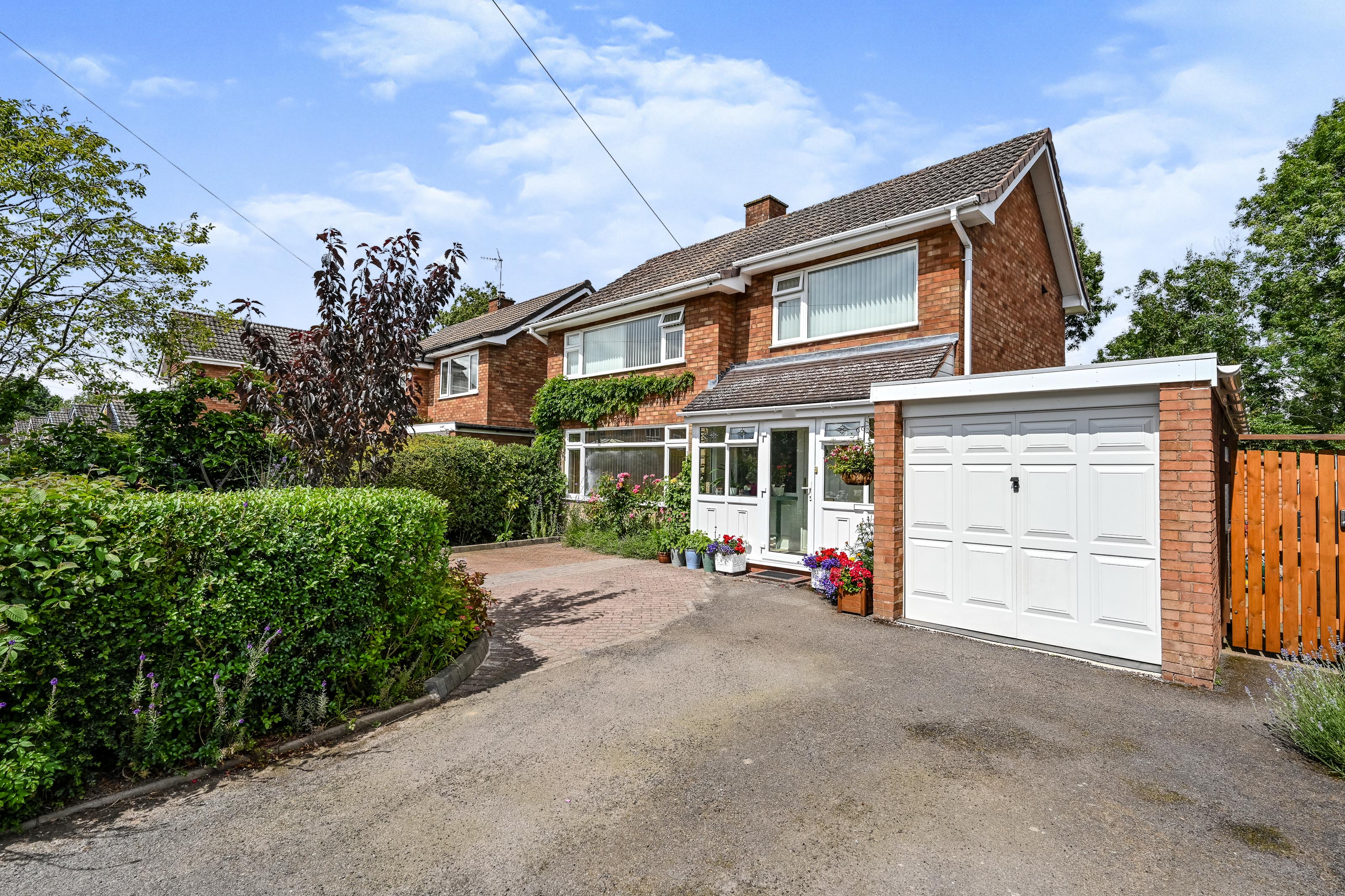 3 bedroom detached house for sale in Ashleigh Crescent, Stafford, ST19 9PN