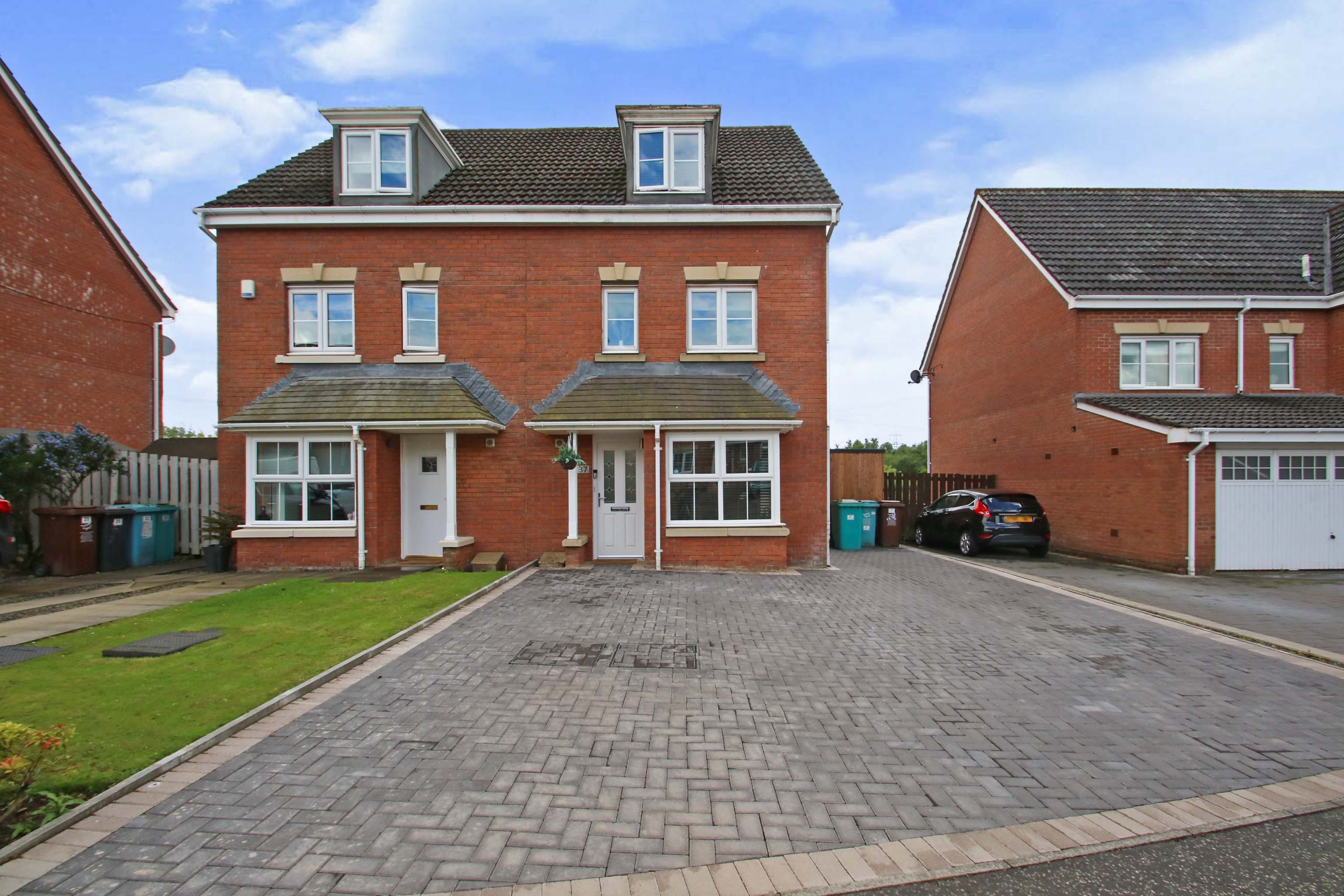 4 bedroom semidetached house for sale in Hopepark Drive, Glasgow, G68 9FG