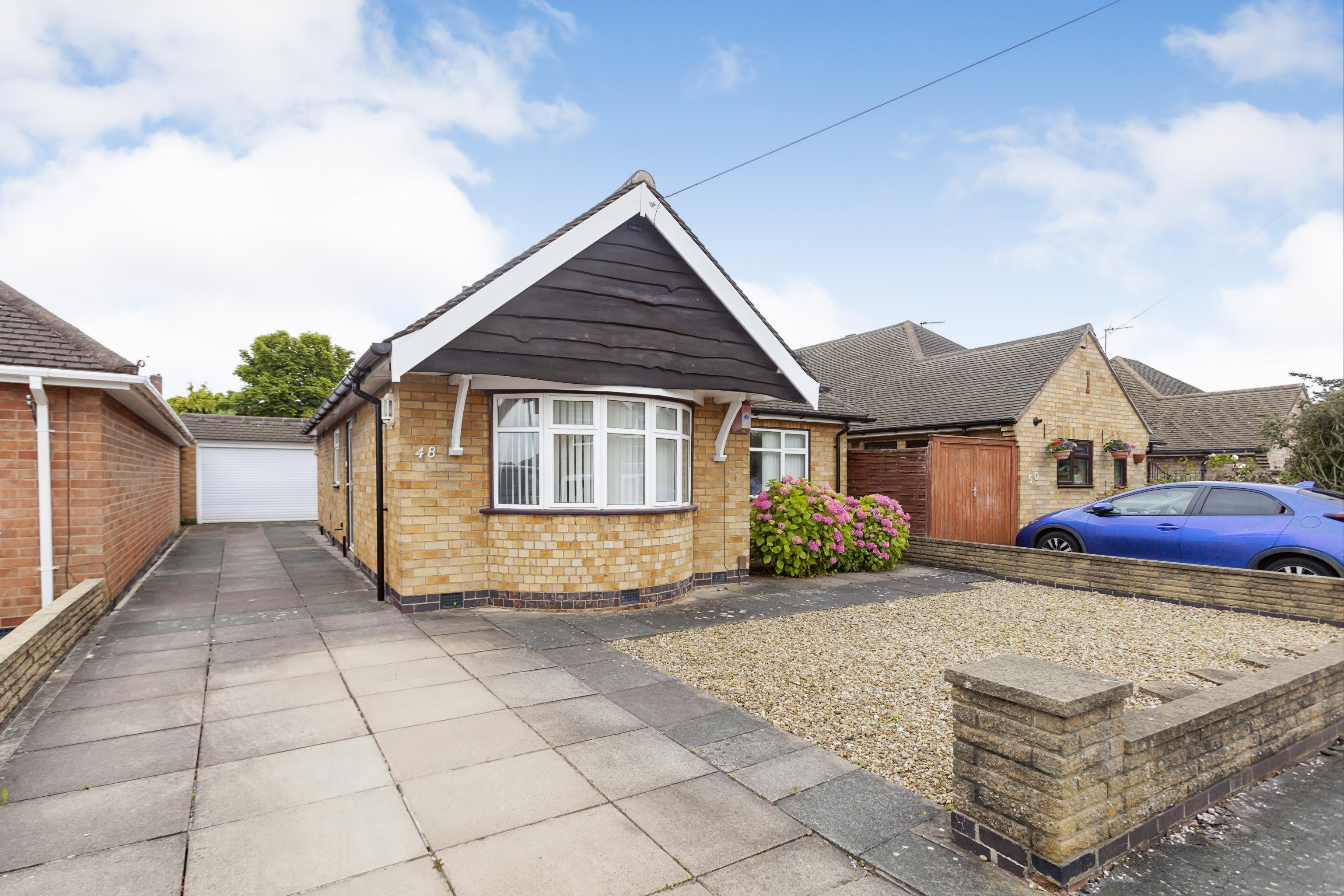 2 bedroom detached bungalow for sale in Avenue, Birstall