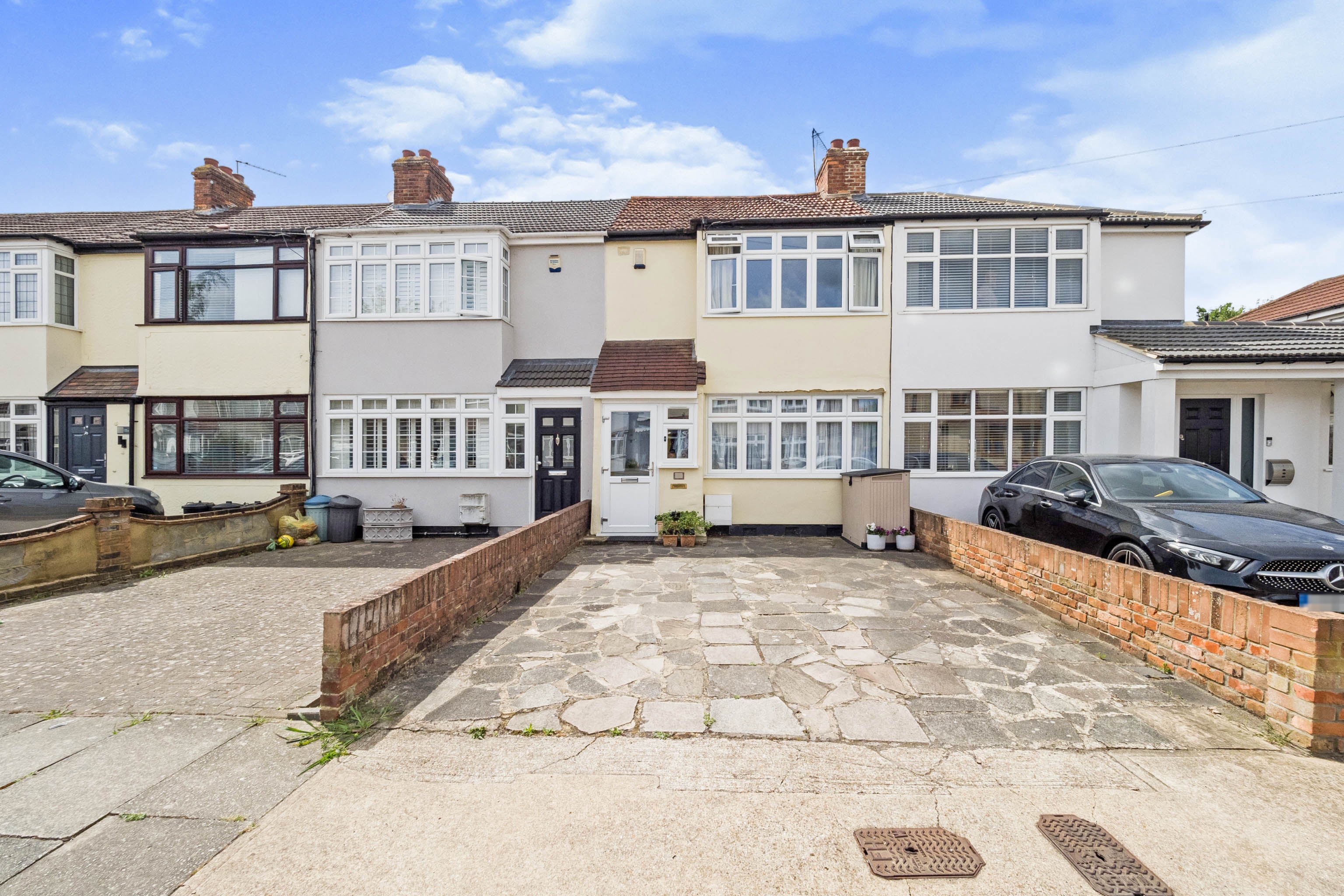 3 bedroom terraced house for sale in Linley Crescent, Romford, RM7 8RB