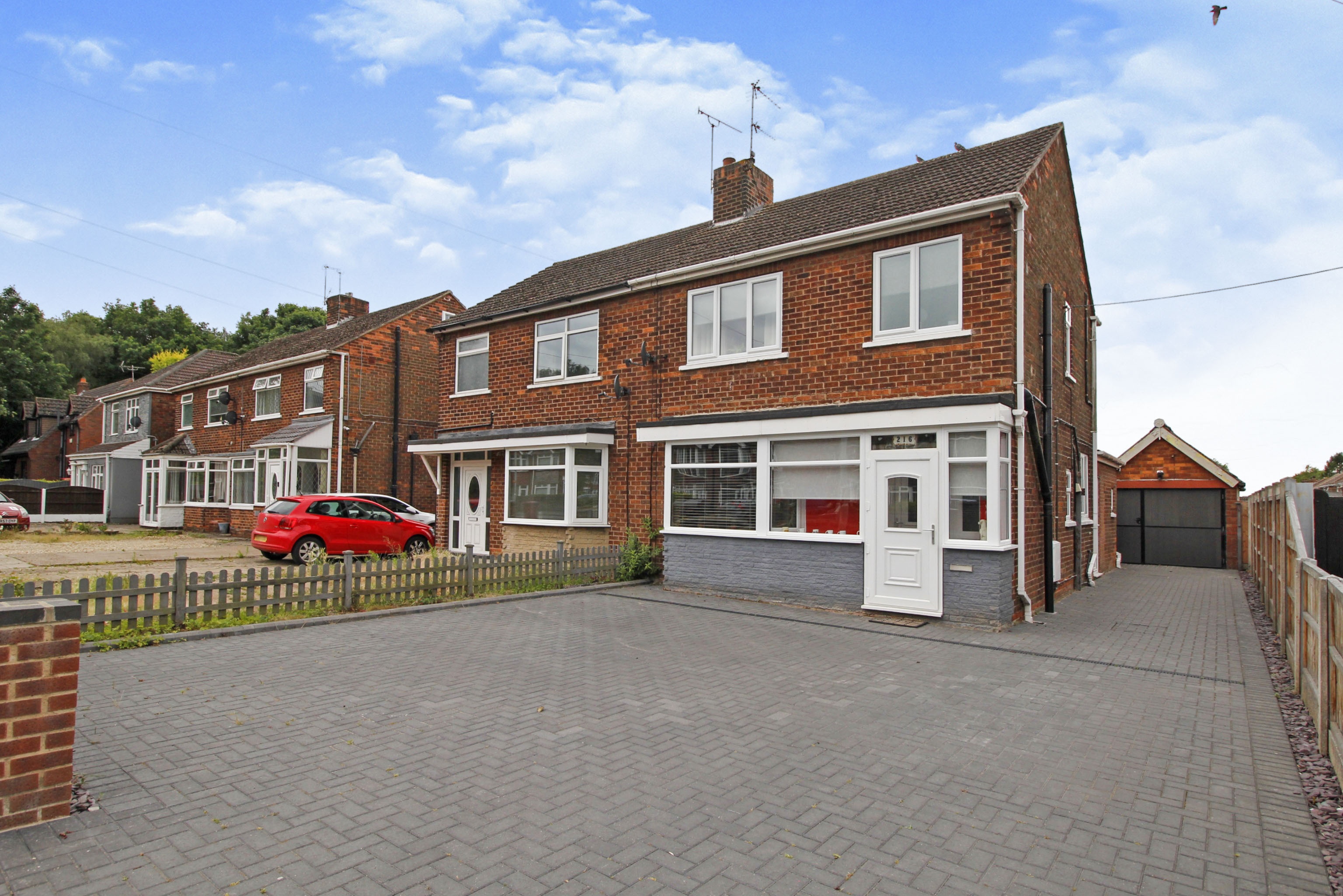3 bedroom semidetached house for sale in Scotter Road, Scunthorpe