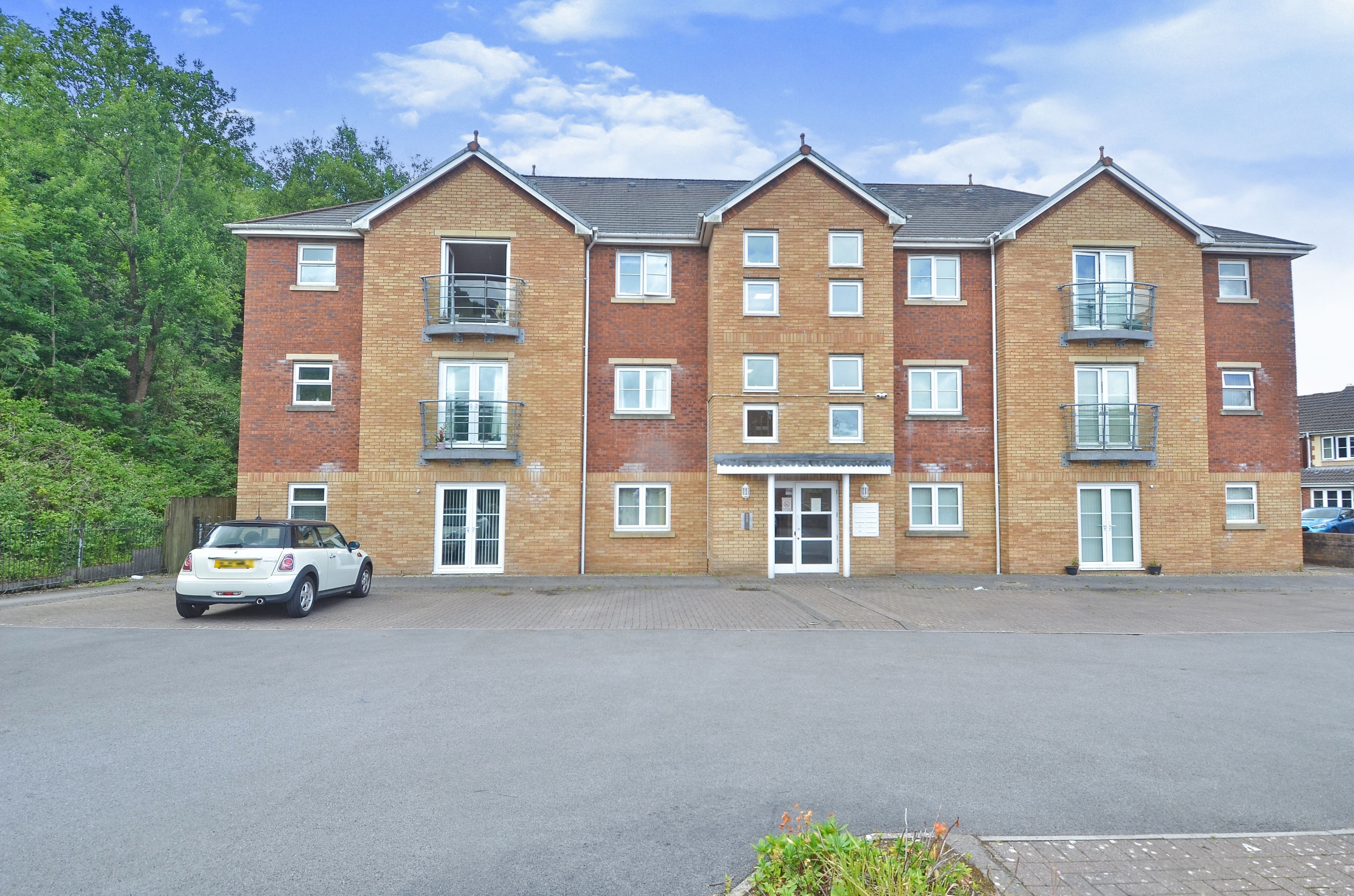 1 bedroom apartment for sale in Maes Dewi Pritchard, Bridgend, CF31 2ET