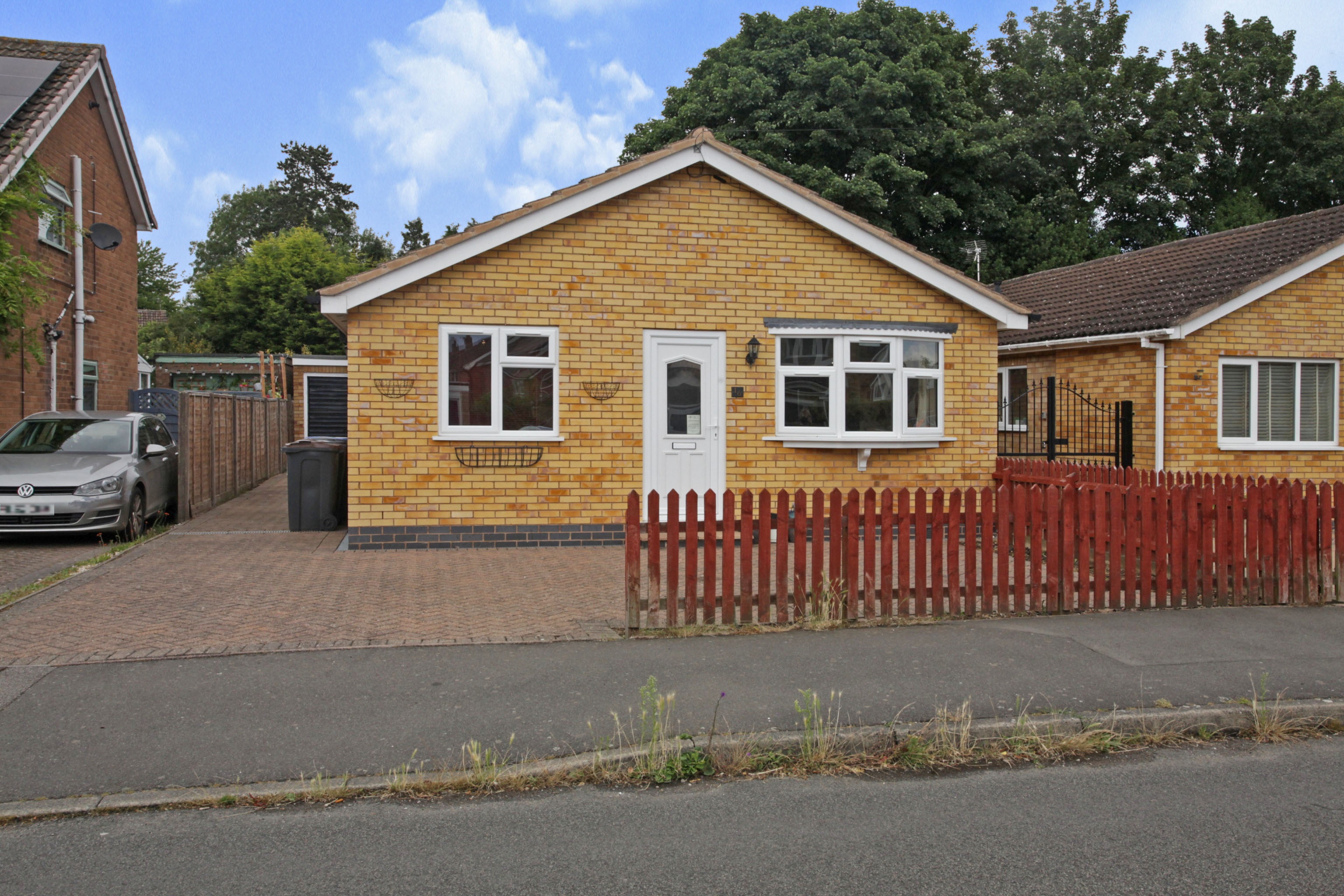 2 bedroom detached bungalow for sale in Manor Road, Barlestone, CV13 0HY