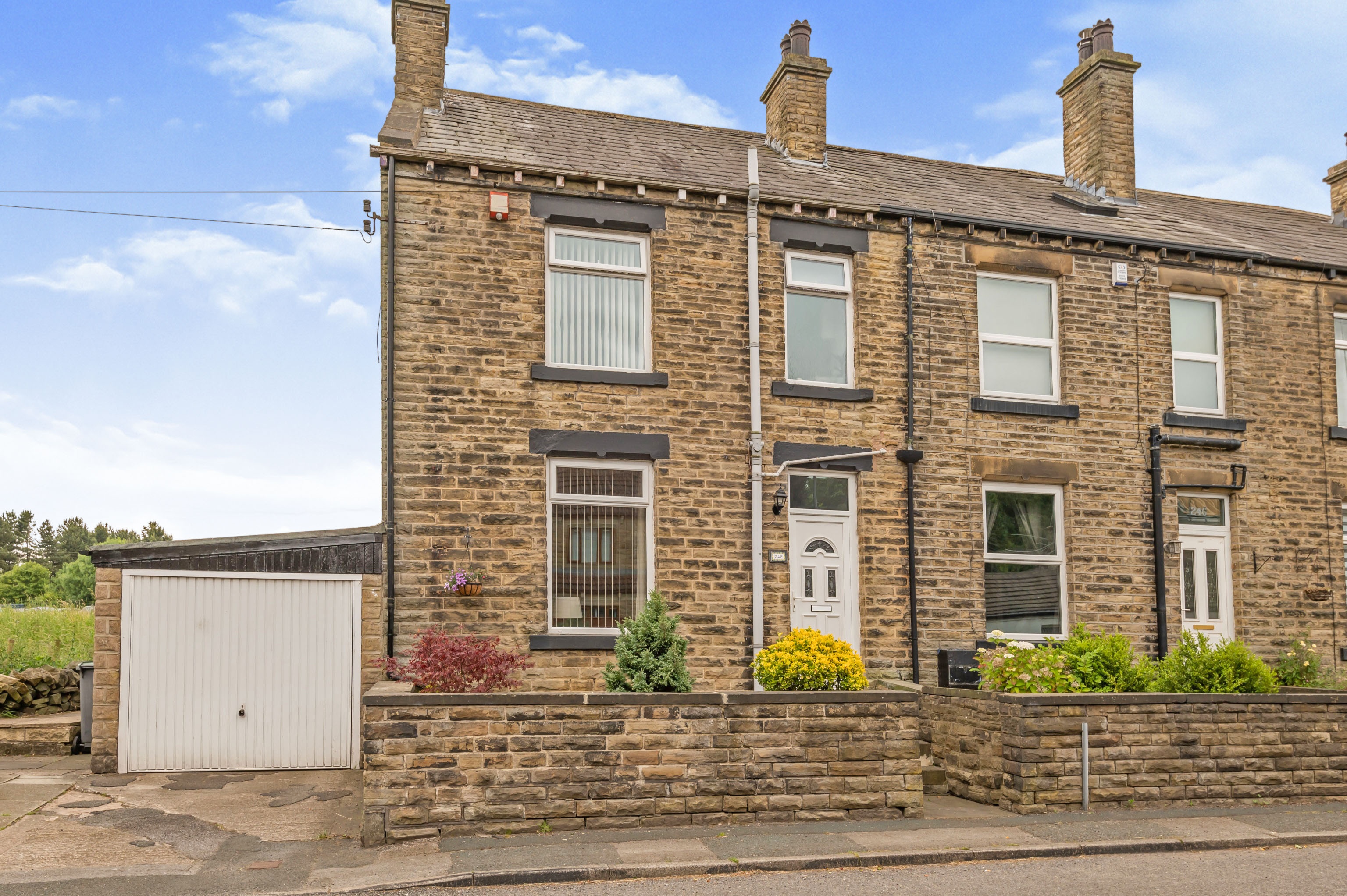 2 bedroom terraced house for sale in Wyke Lane, Bradford, BD12 9EL