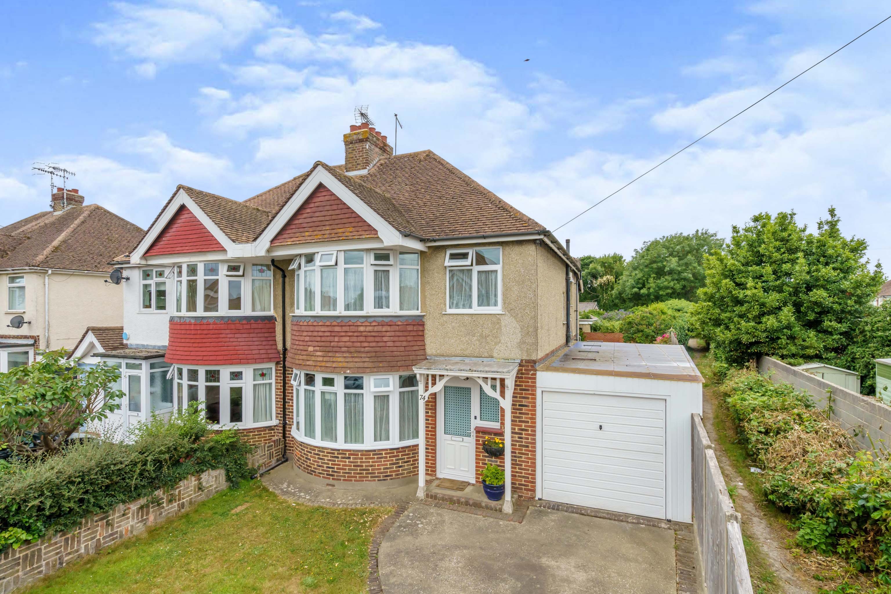 3 bedroom semidetached house for sale in Greencourt Drive, North
