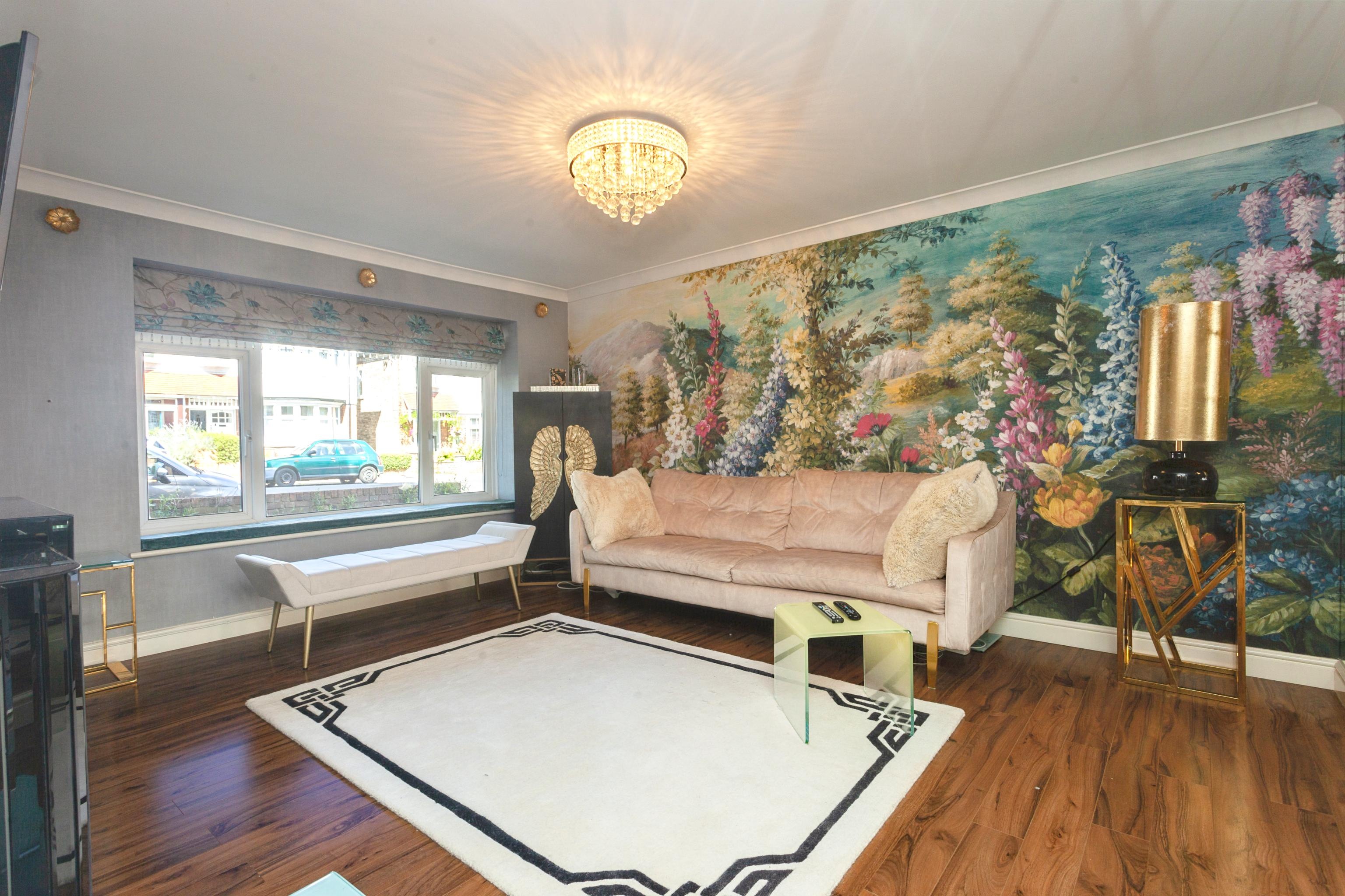 3 bedroom ground floor flat for sale in North Chingford, London, E4 7DP