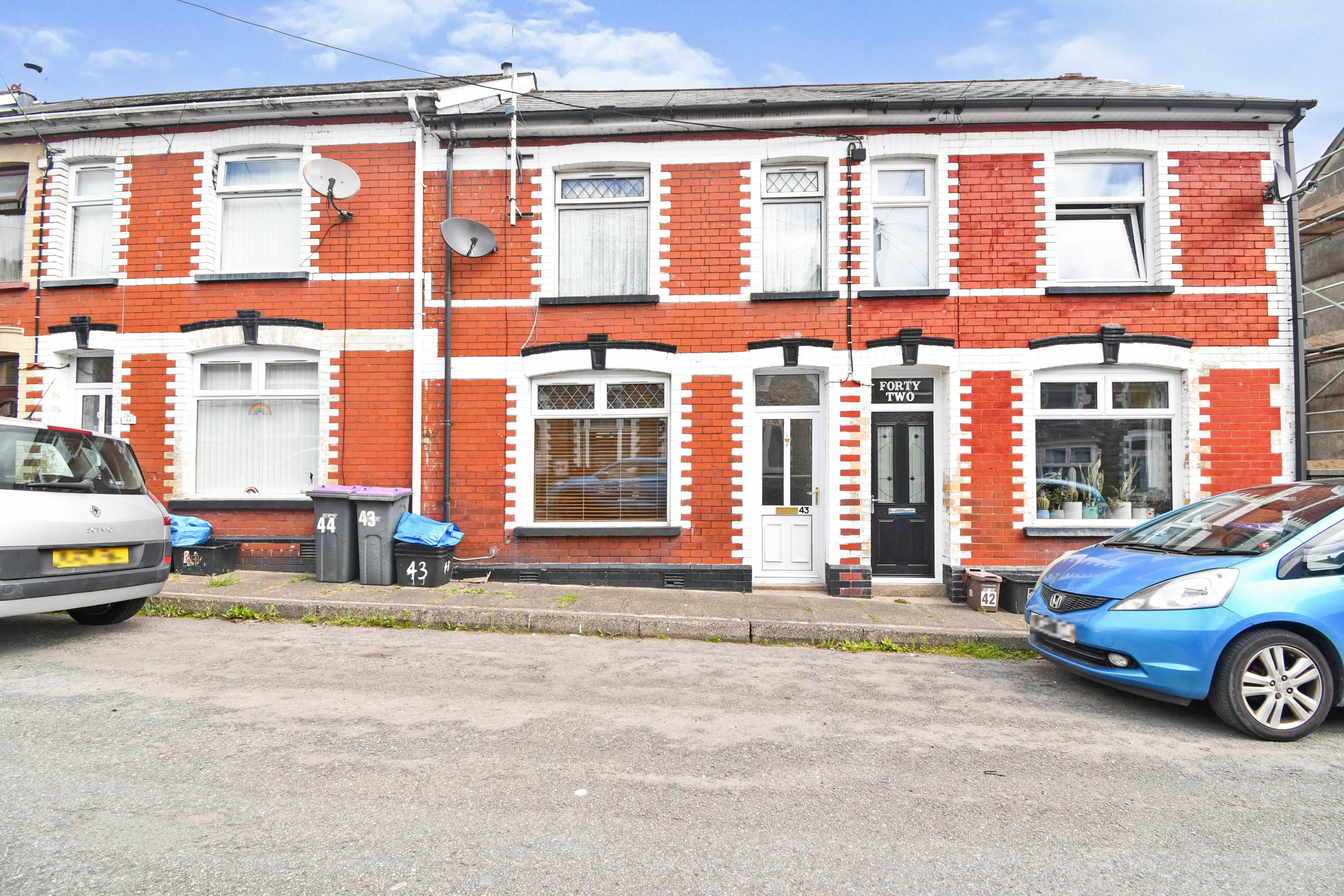 3 bedroom terraced house for sale in Fowler Street, Pontypool, NP4 6DW