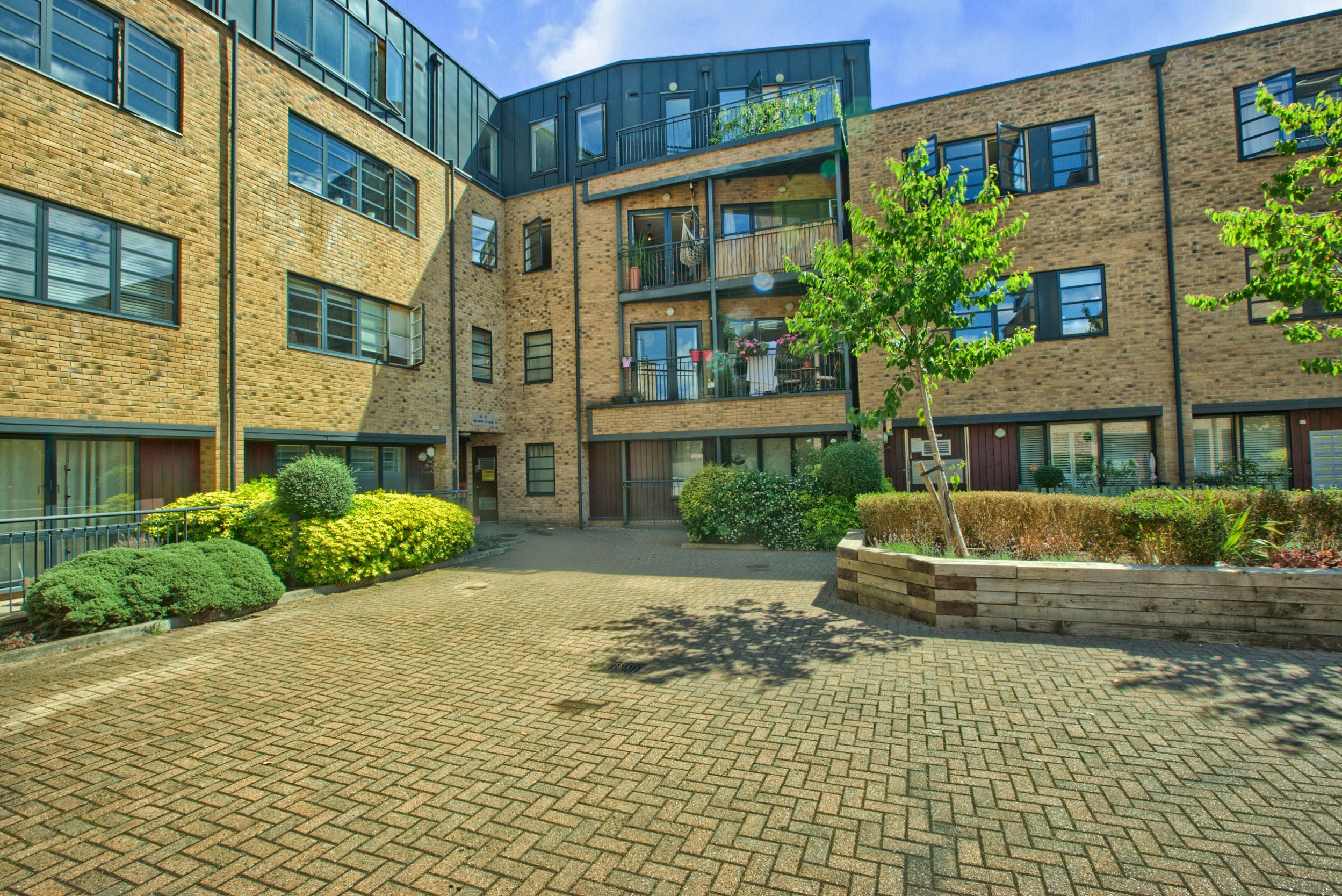 2 bedroom flat for sale in Mildmay Avenue, Islington, N1 4FE