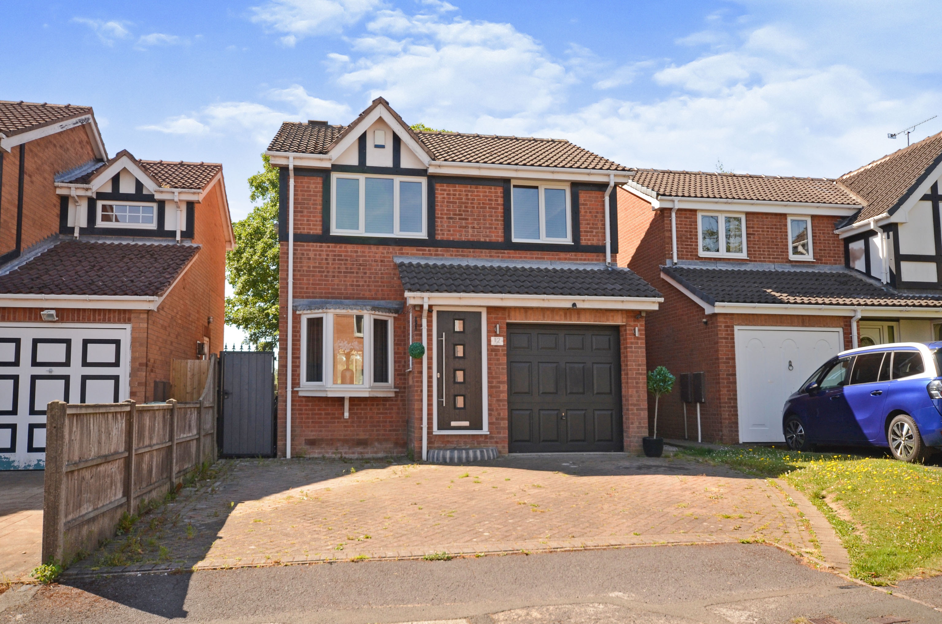 3 bedroom detached house for sale in Longcroft Close, Chesterfield, S42 6DJ