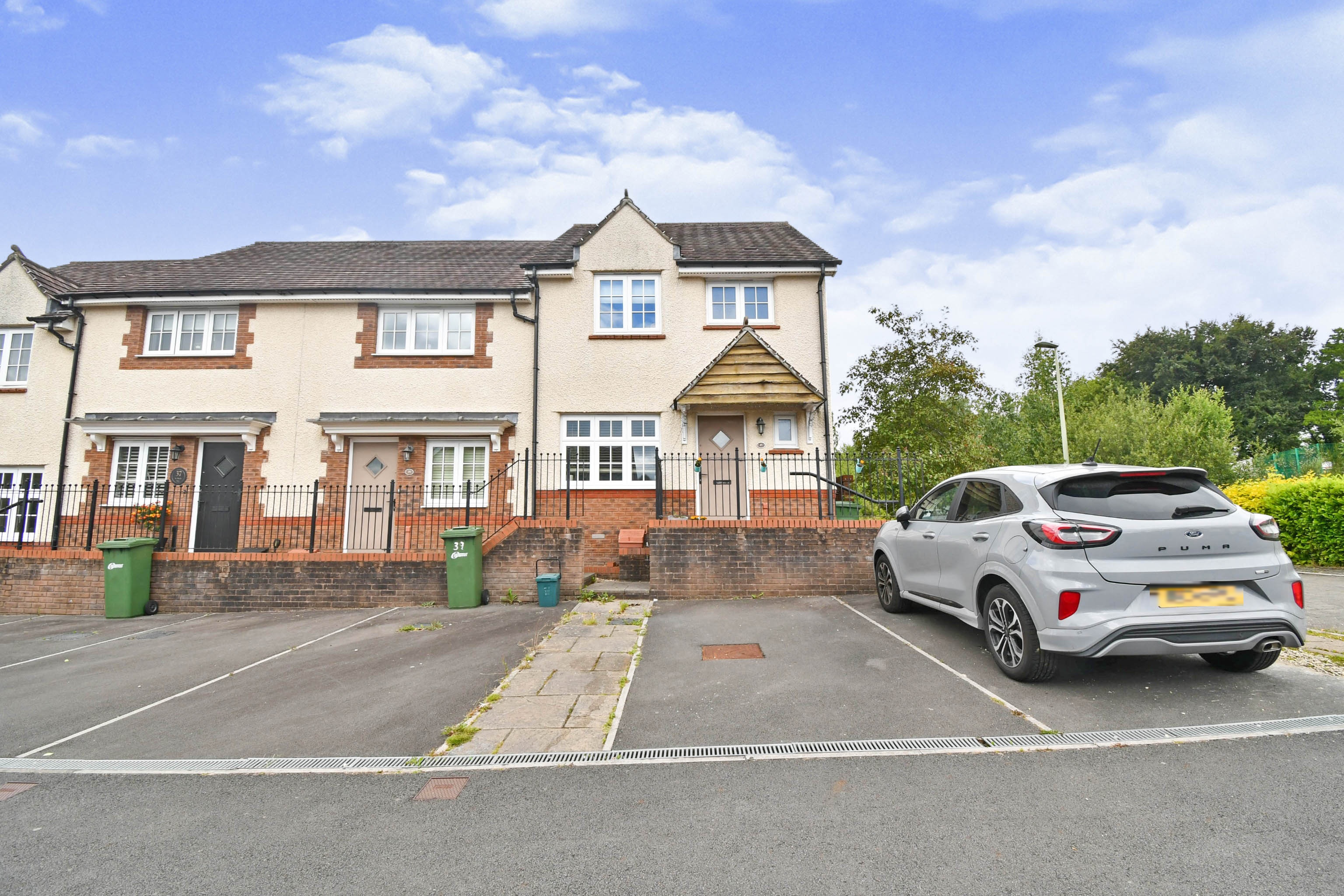 3 bedroom end of terrace house for sale in Osprey Drive, Hengoed, CF82 6BA