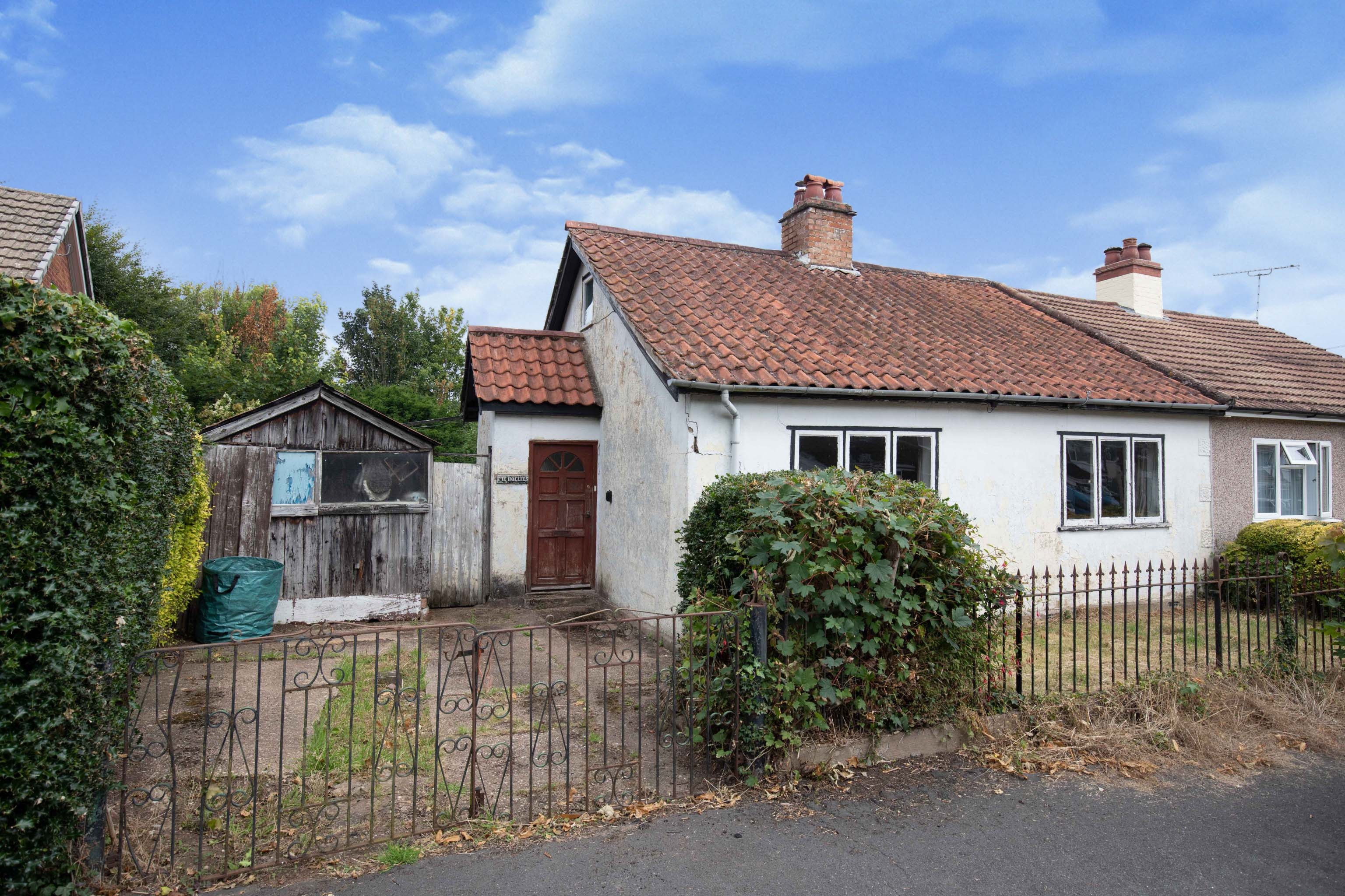 2 bedroom bungalow for sale in Holly Walk, Coventry, CV8 3AE