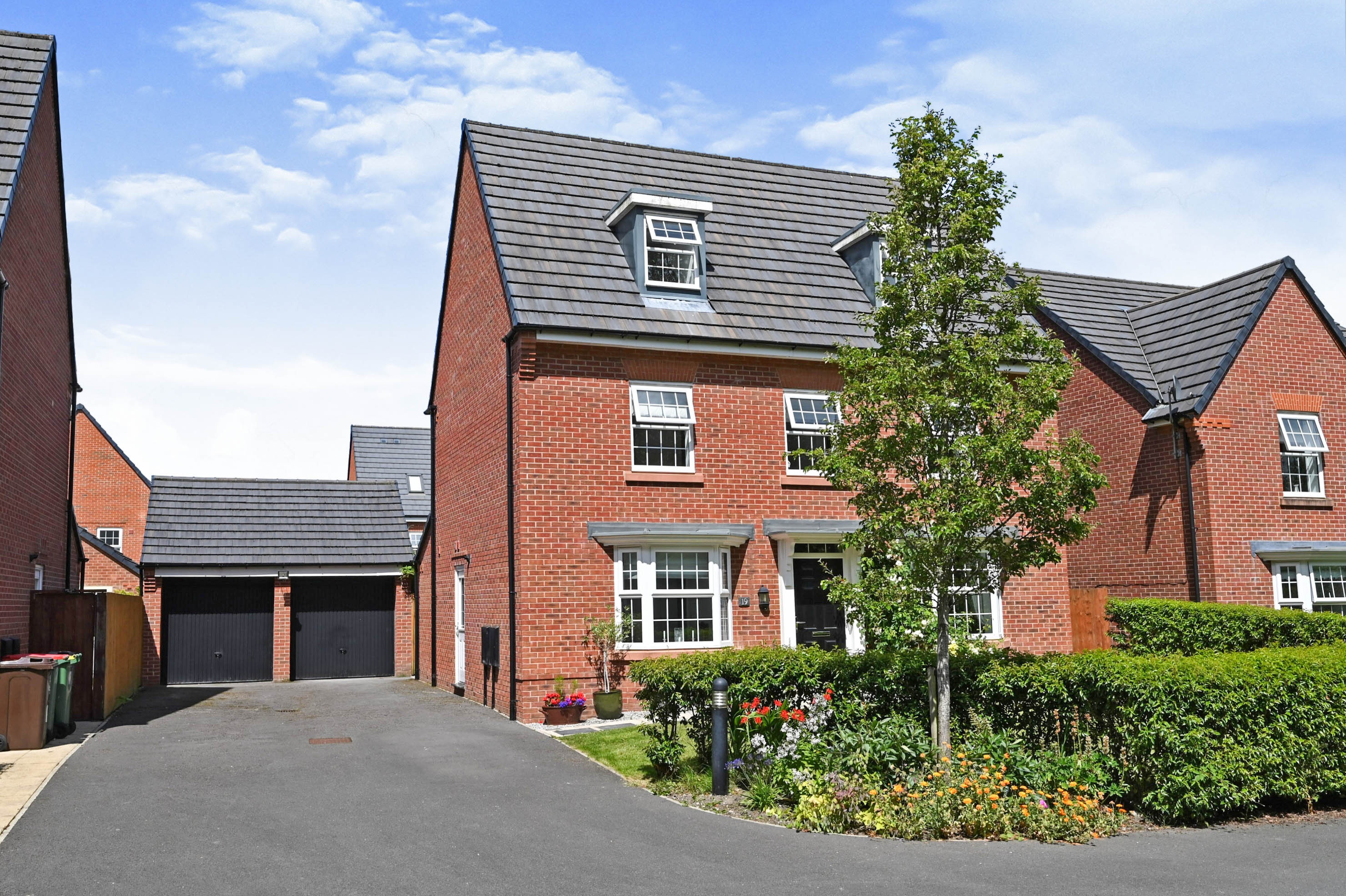 5 bedroom detached house for sale in Mosses Farm Road, Preston, PR3 2BG