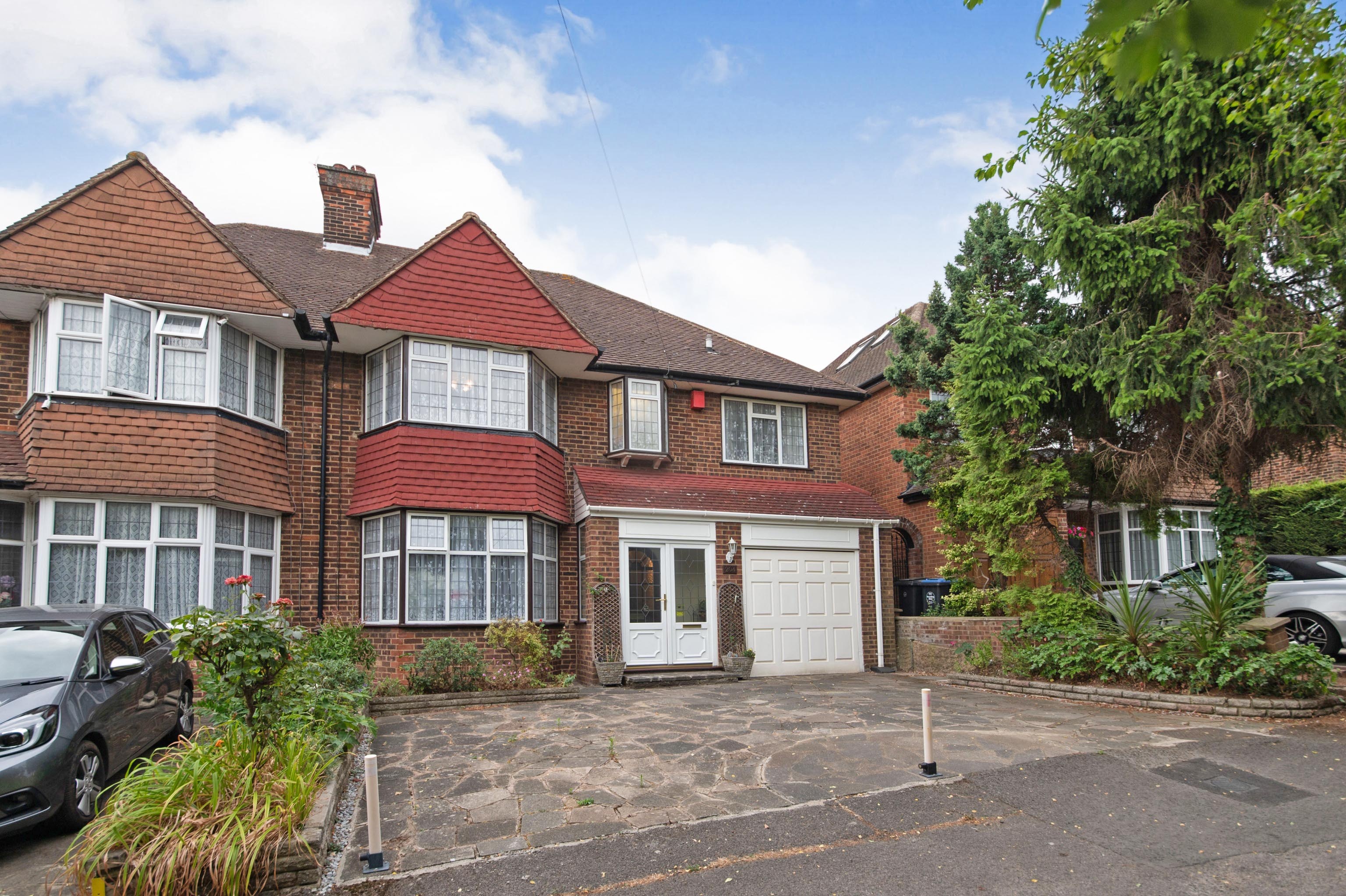 4 bedroom semidetached house for sale in Salmon Street, Kingsbury, NW9 8NY