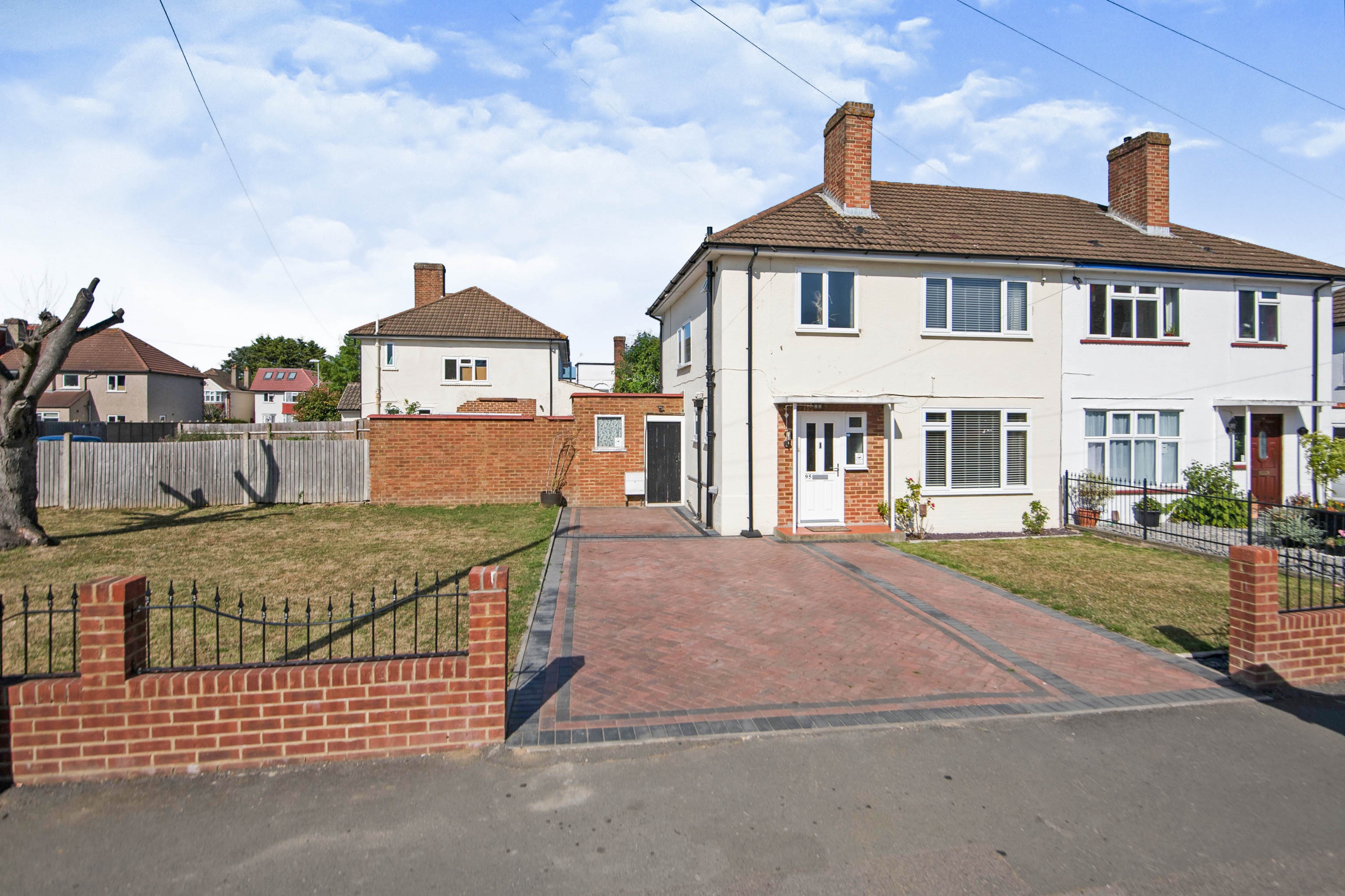 3 bedroom semidetached house for sale in Manor Drive North, New Malden