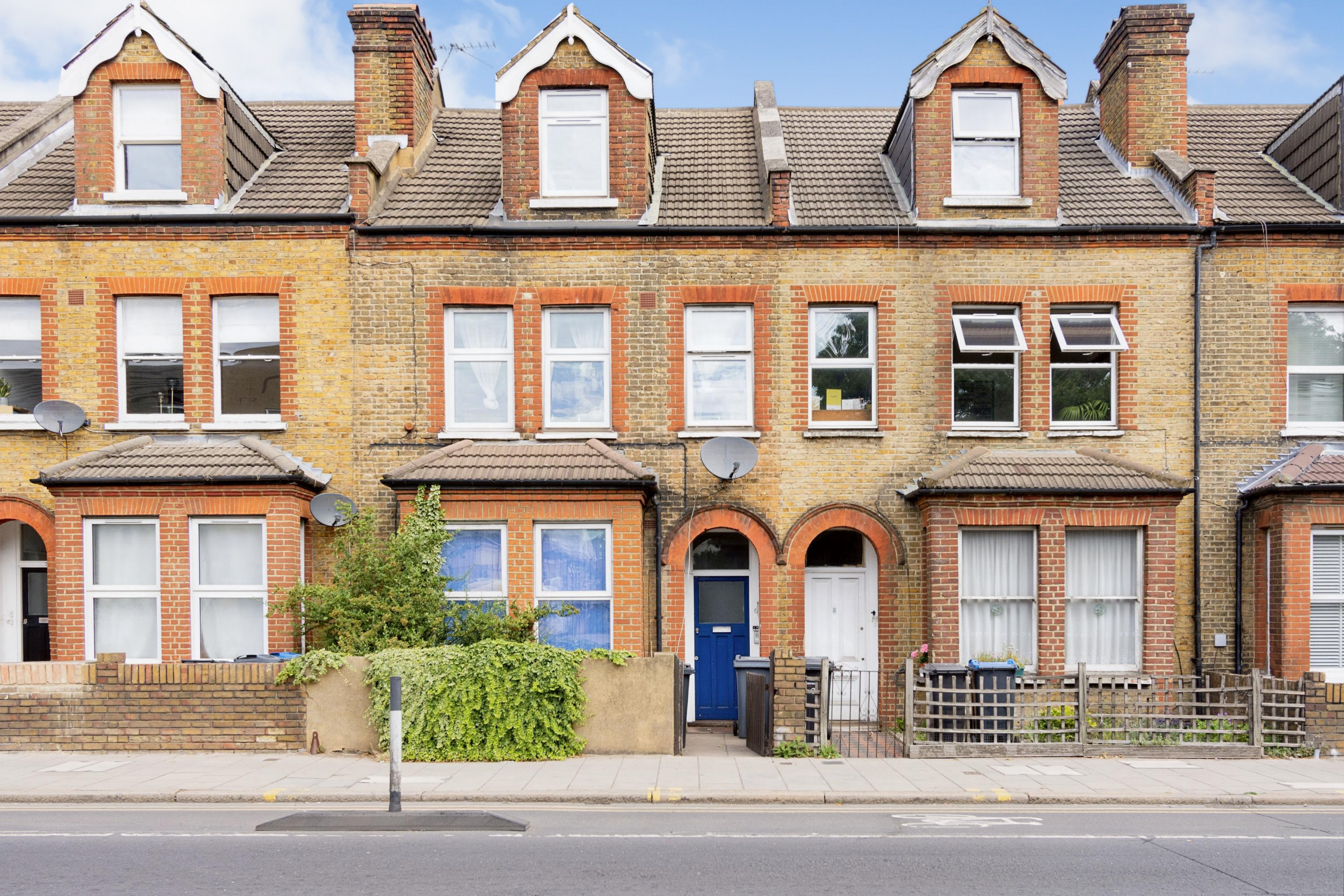 2 bedroom flat for sale in Merton High Street, Wimbledon, SW19 1BE