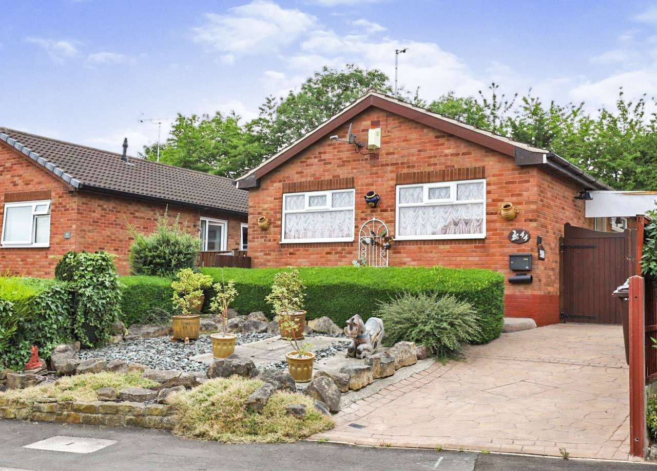 2 bedroom detached bungalow for sale in Collingham Road, Sheffield, S26 4NW