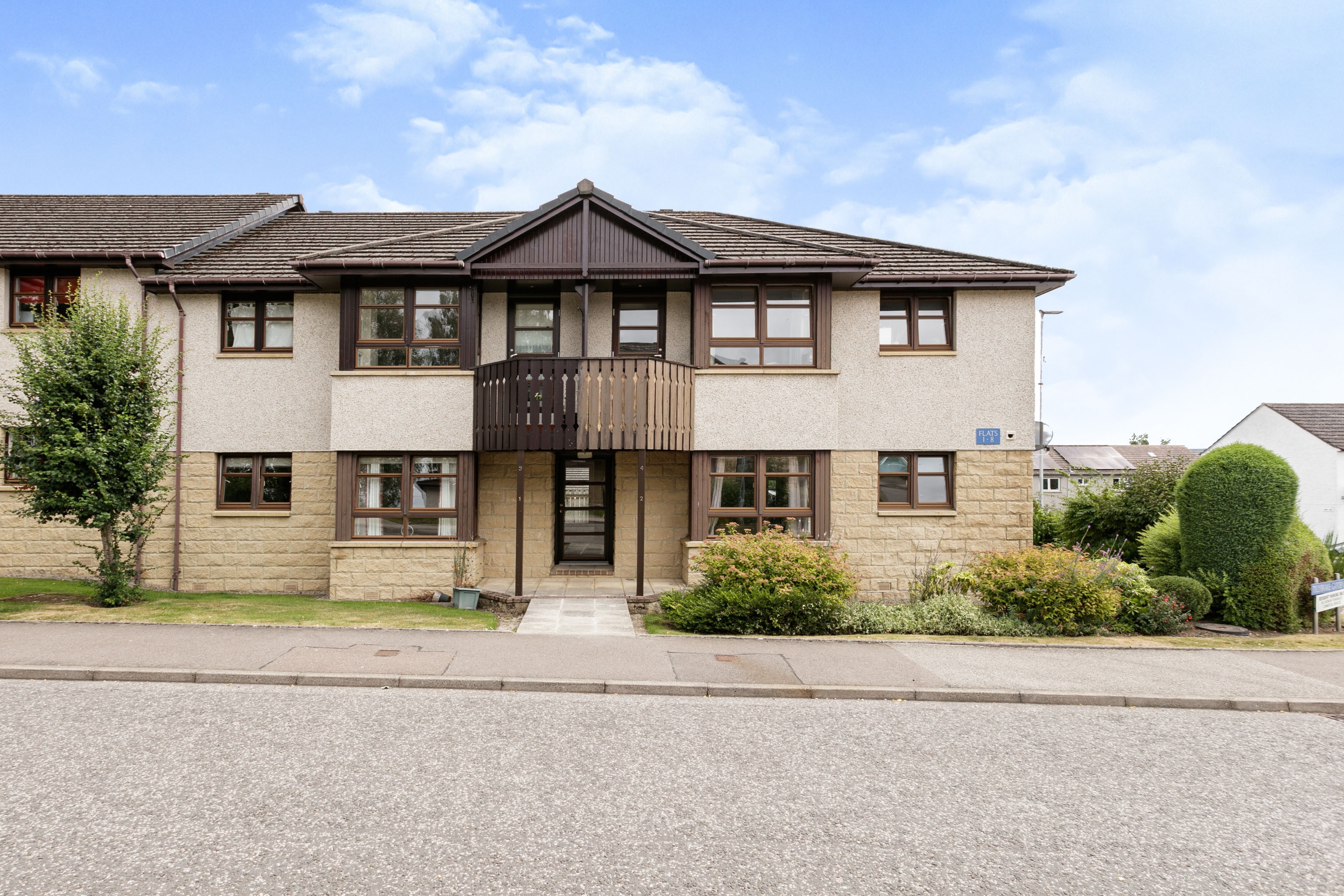 2 bedroom ground floor flat for sale in Tillybrake Gardens, Banchory