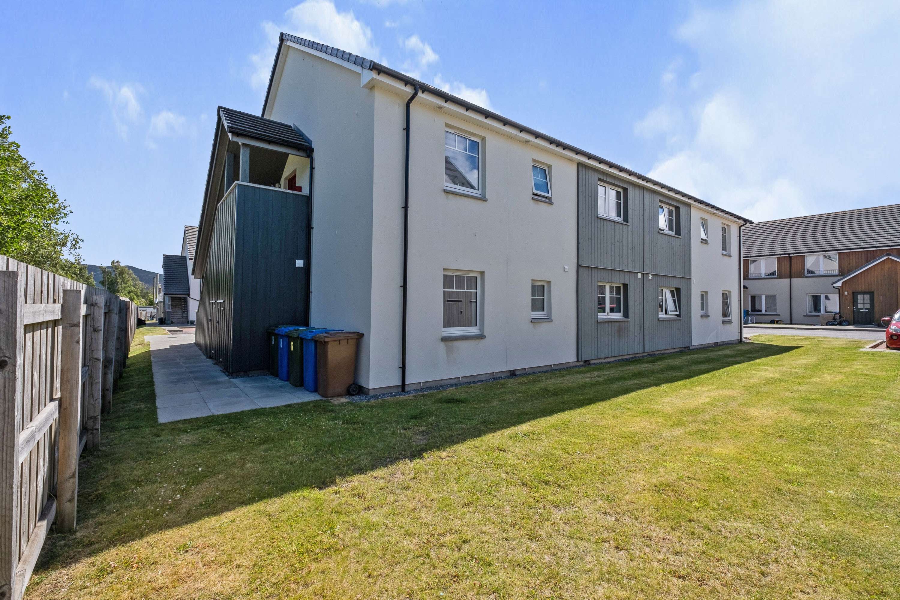 2 bedroom ground floor flat for sale in Sluggan Drive, Aviemore, PH22 1UP