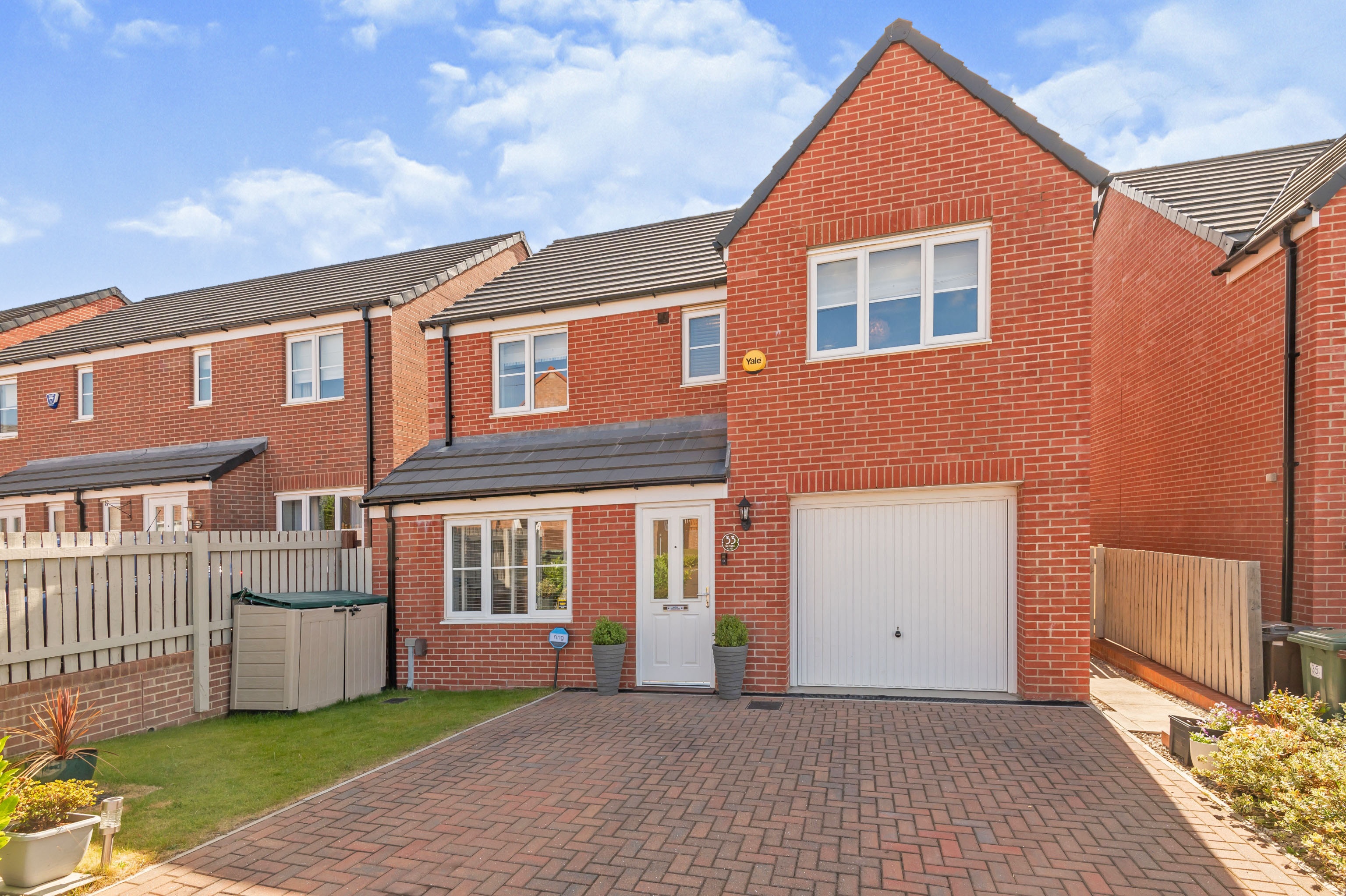 4 bedroom detached house for sale in Whitwell Close, Wakefield, WF2 0GS