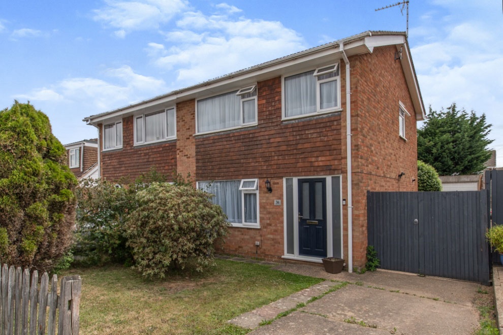 3 bedroom semidetached house for sale in Chestnut Drive, Maidstone, ME17 4QX