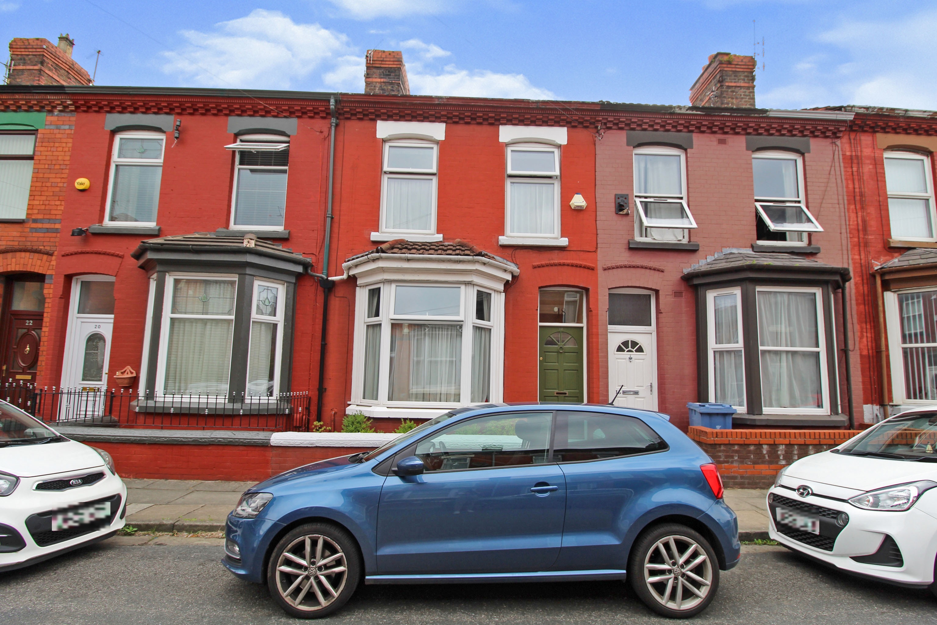 3 bedroom terraced house for sale in Moss Street, Liverpool, L19 2NA