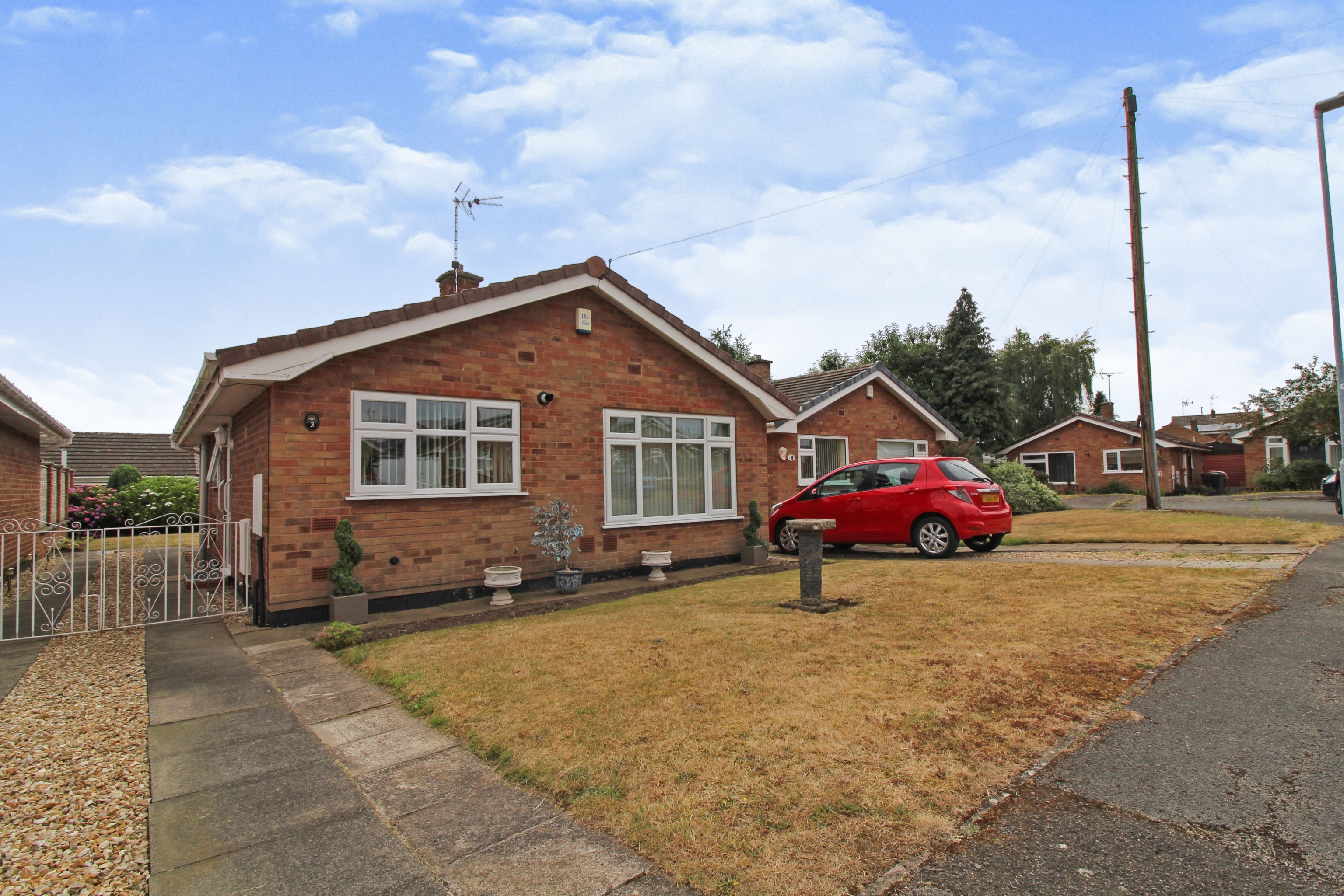 2 bedroom detached bungalow for sale in The Hawthorns, Walesby, NG22 9PJ