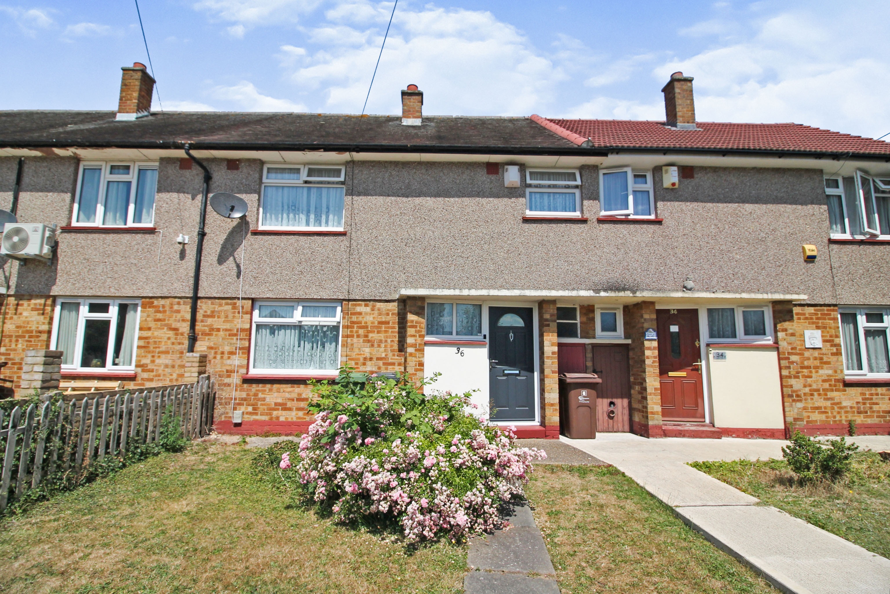 3 bedroom terraced house for sale in Rose Lane, Romford, RM6 5JU