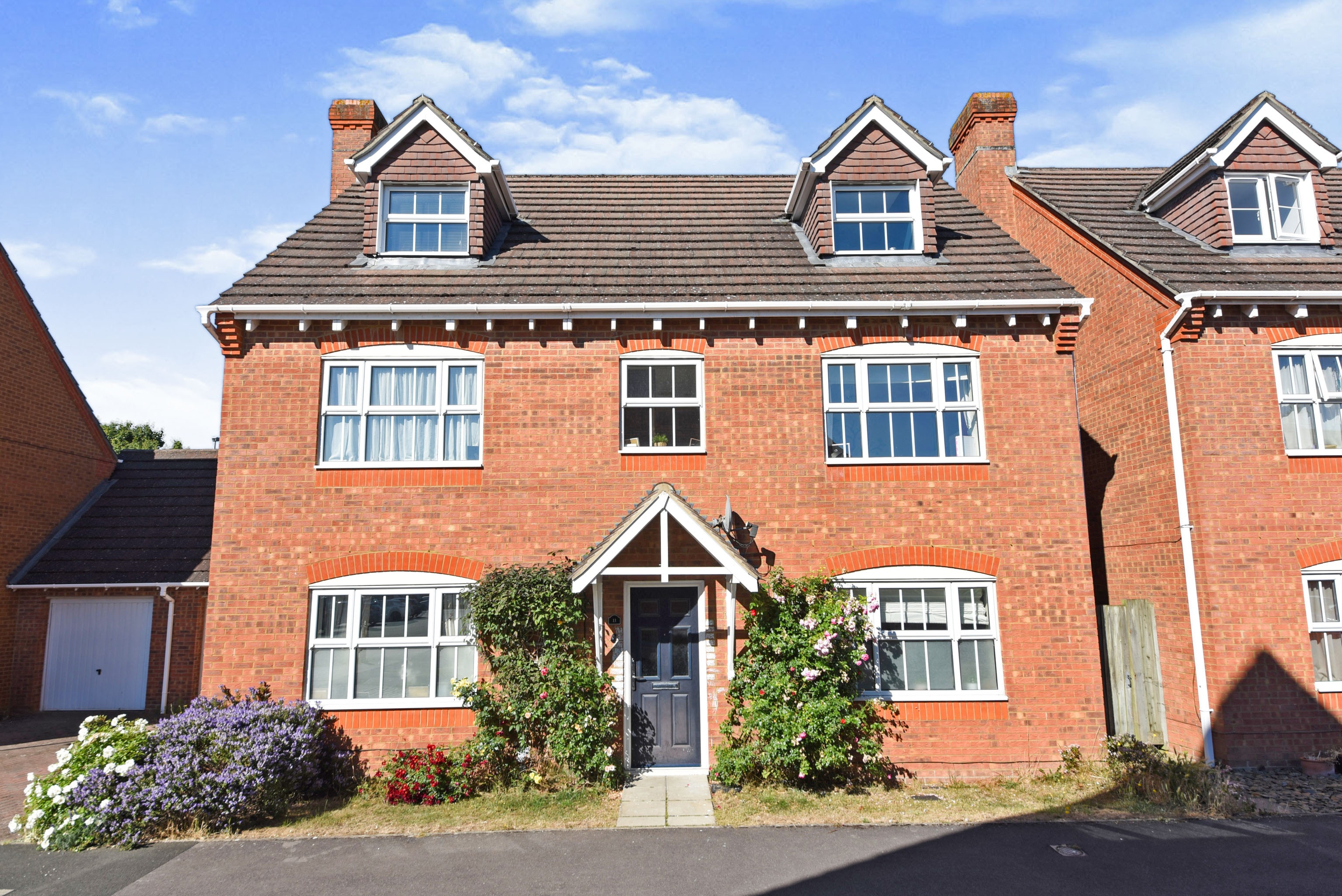 5 bedroom detached house for sale in Flagstaff Square, Thatcham, RG19 4RQ