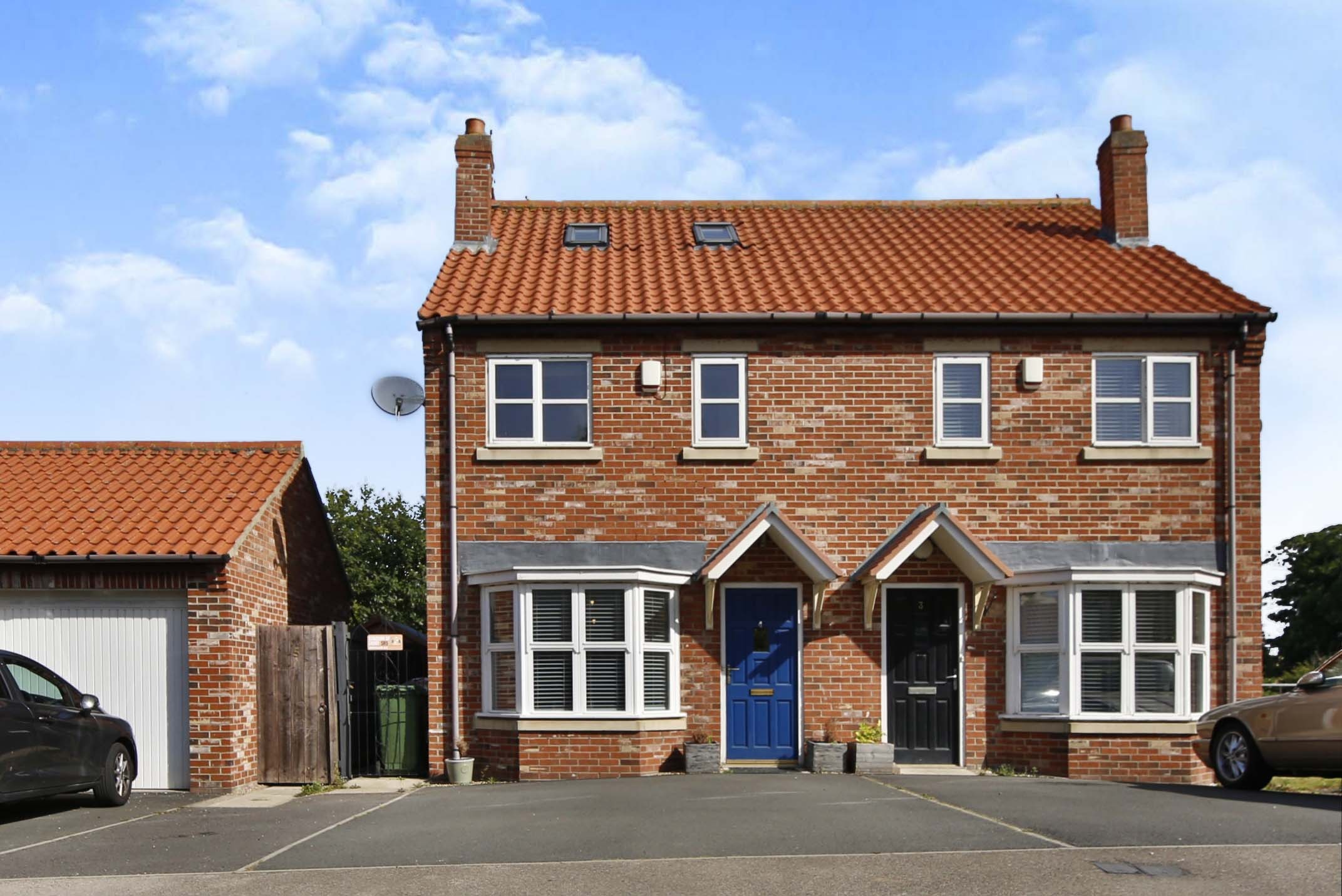 3 bedroom semidetached house for sale in The Paddocks, Hawthorn