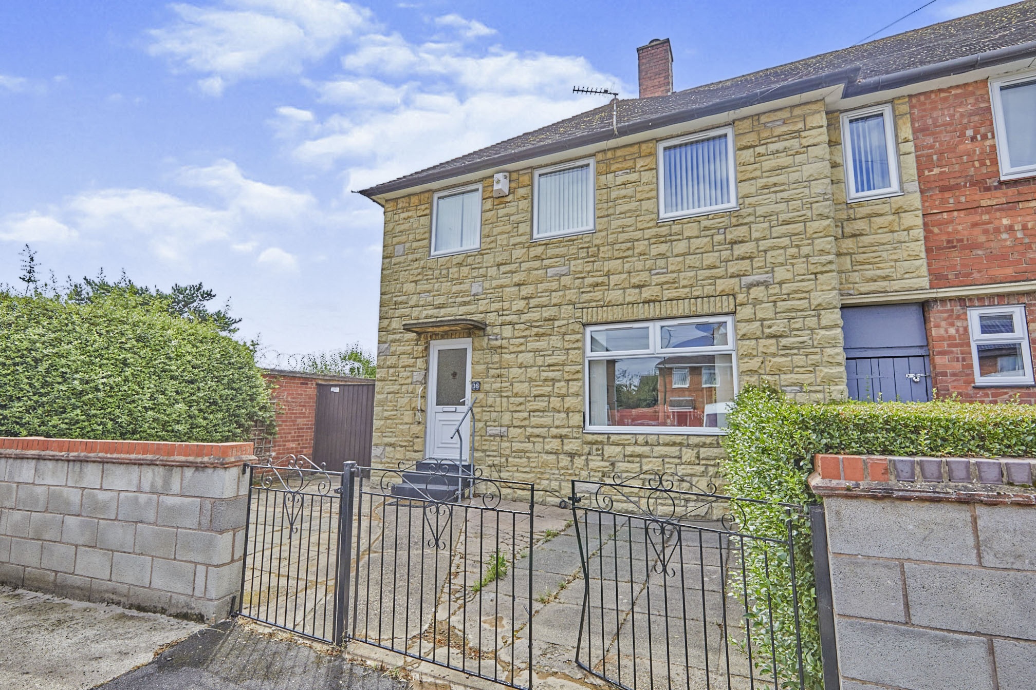 4 bedroom terraced house for sale in Westerham Close, Nottingham, NG8 4PT