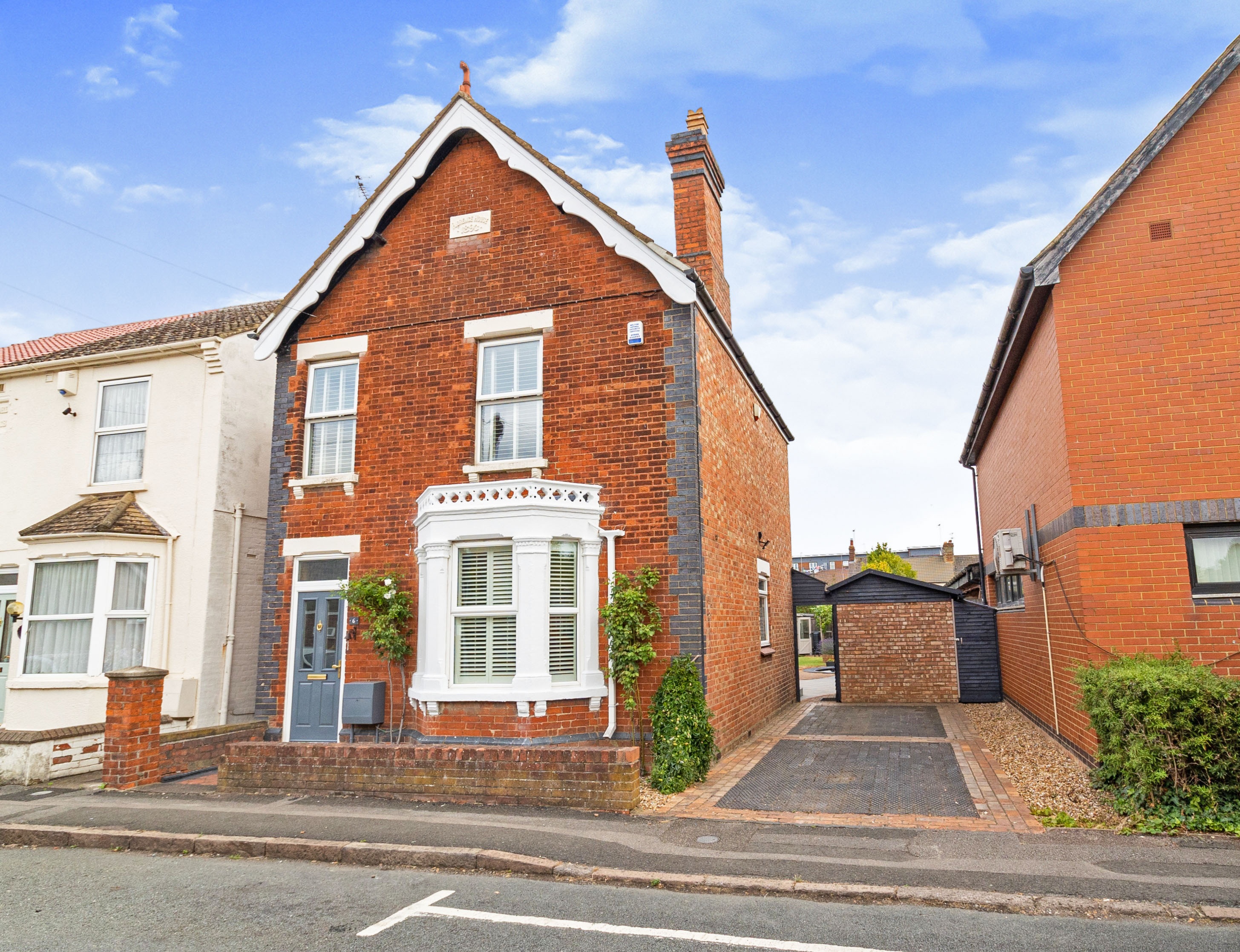 3 bedroom detached house for sale in Bedford Street, Milton Keynes, MK2 2TX