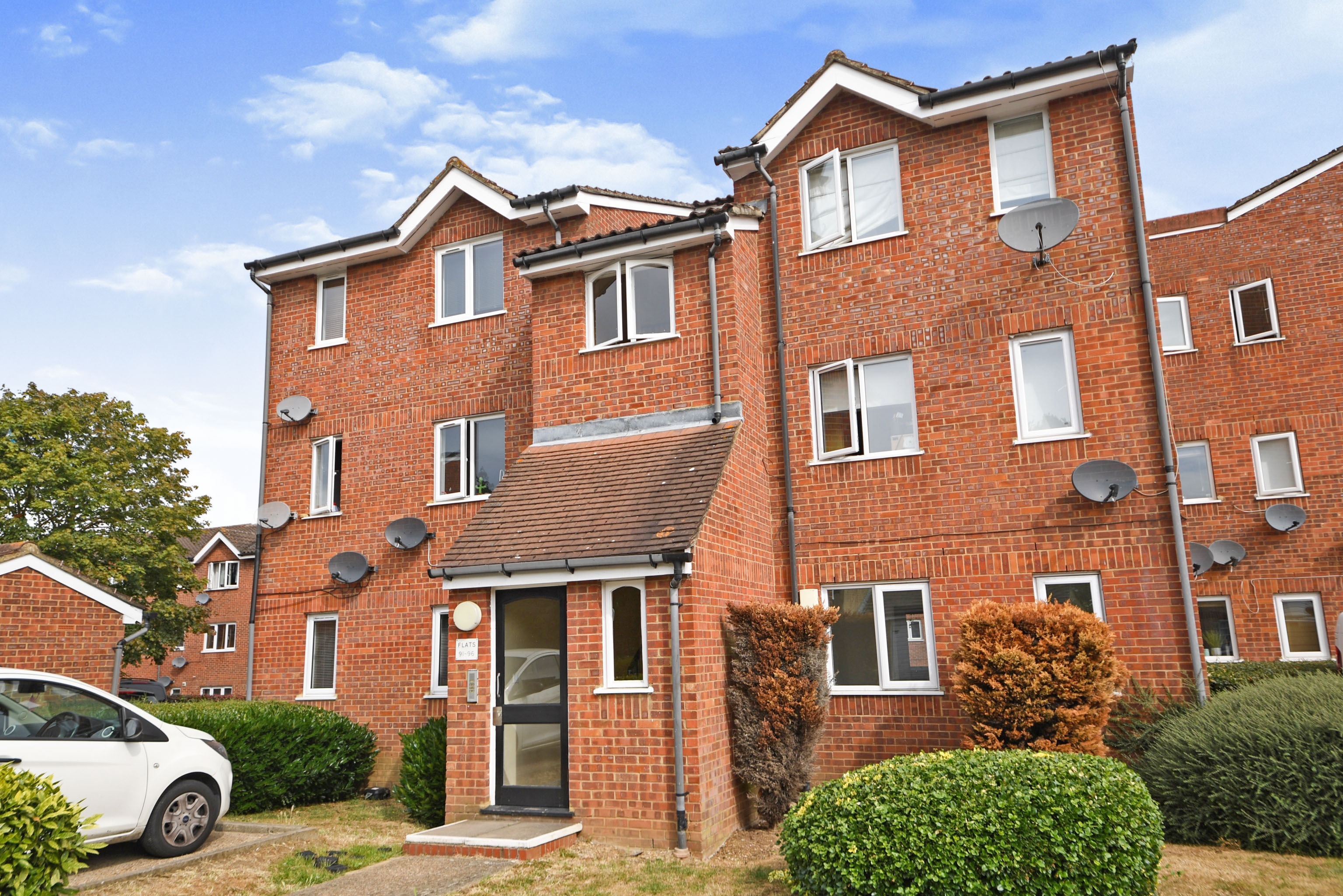 1 bedroom ground floor flat for sale in Howard Close, Waltham Abbey