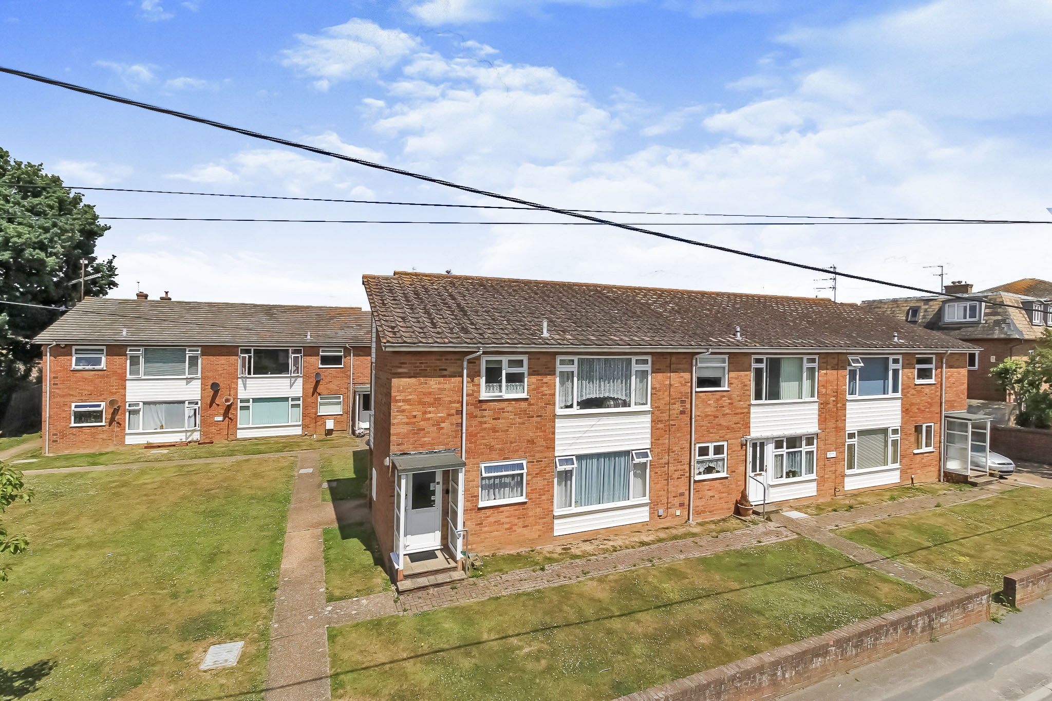 1-bedroom-ground-floor-flat-for-sale-in-western-road-hailsham-bn27-3dy