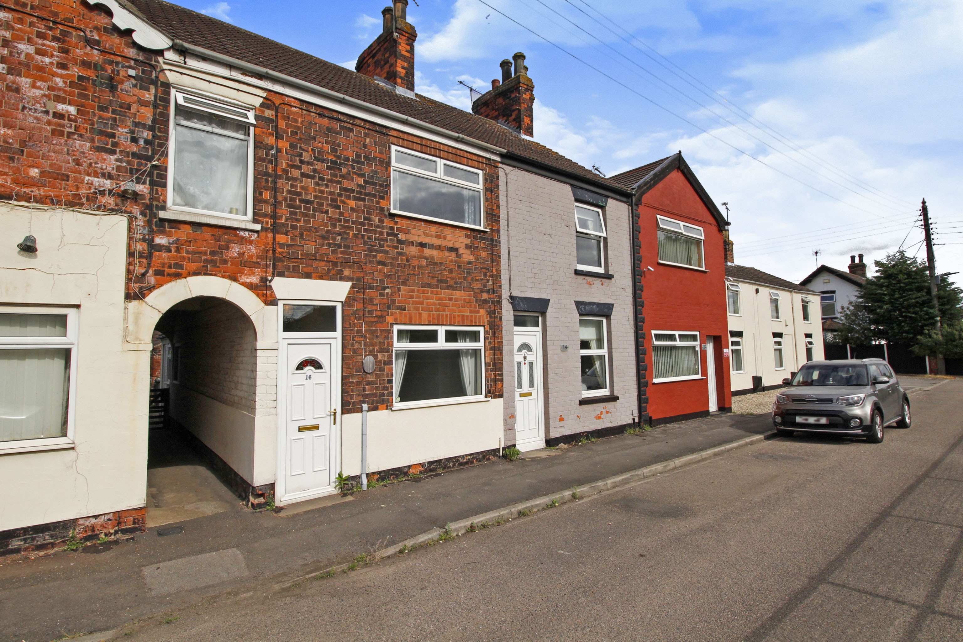 2 bedroom terraced house for sale in Kings Road, DN38 6HJ