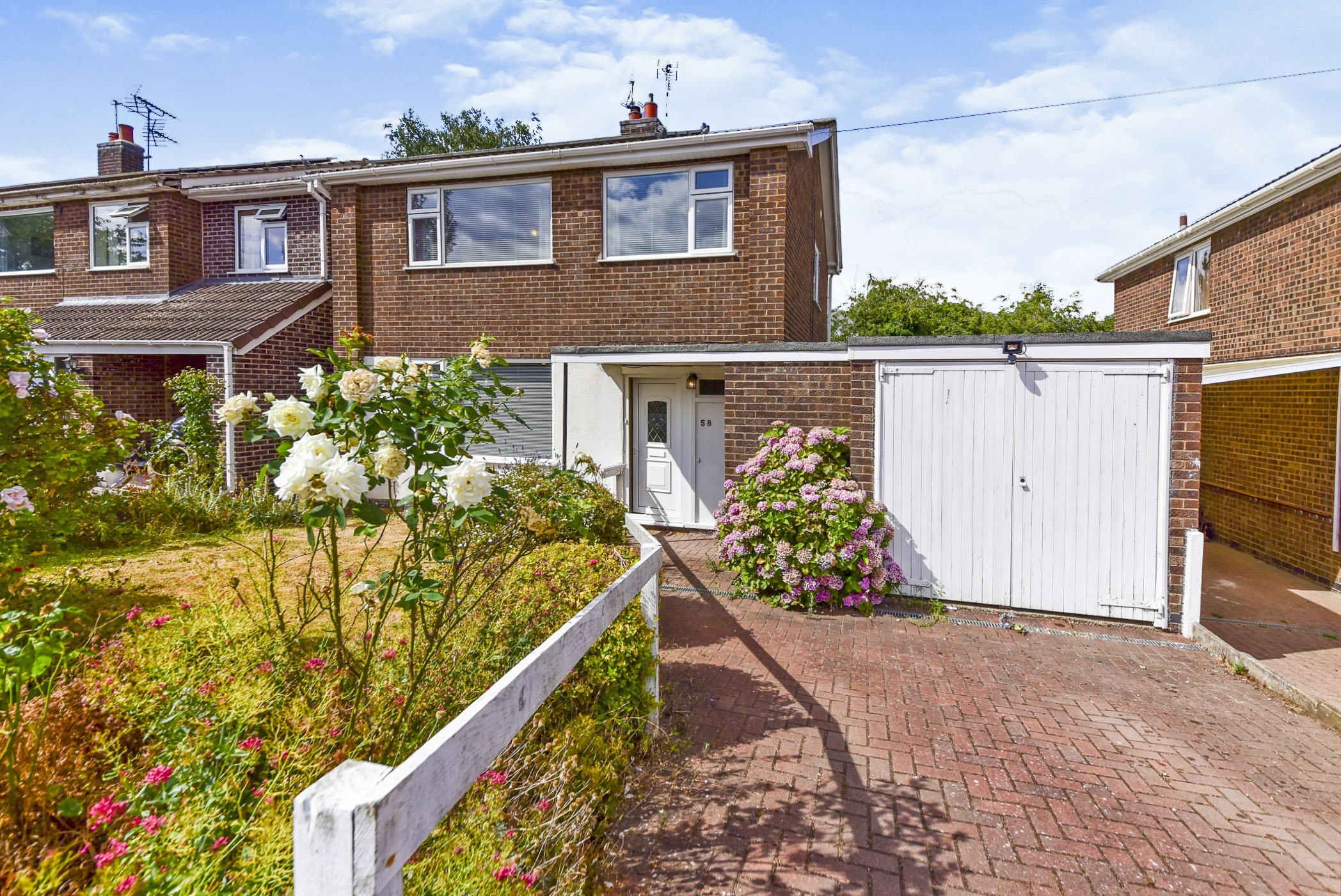 3 bedroom detached house for sale in Lonsdale Way, Oakham, LE15 6LR