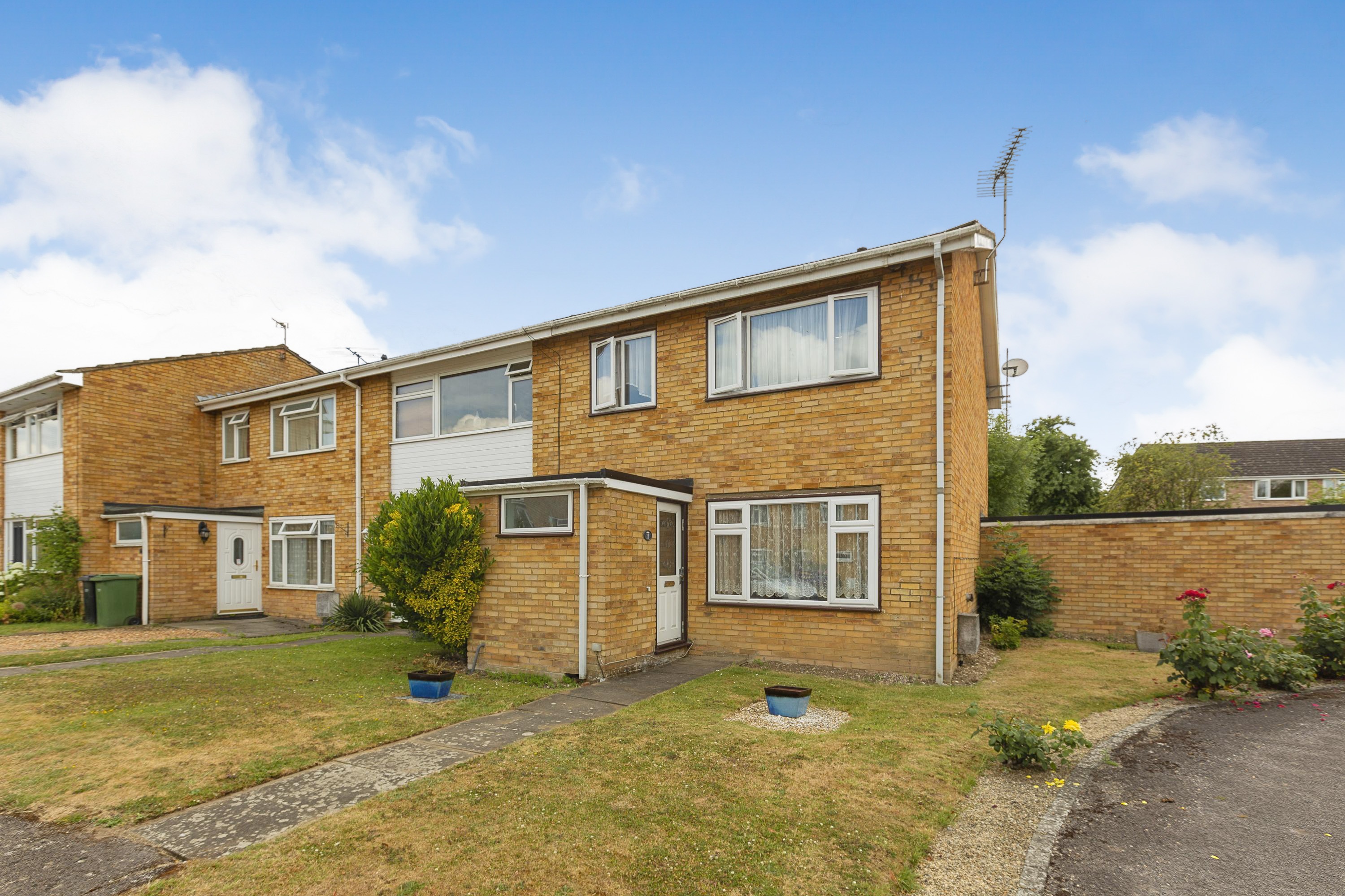 3 bedroom end of terrace house for sale in Cowleaze, Chinnor, OX39 4TD
