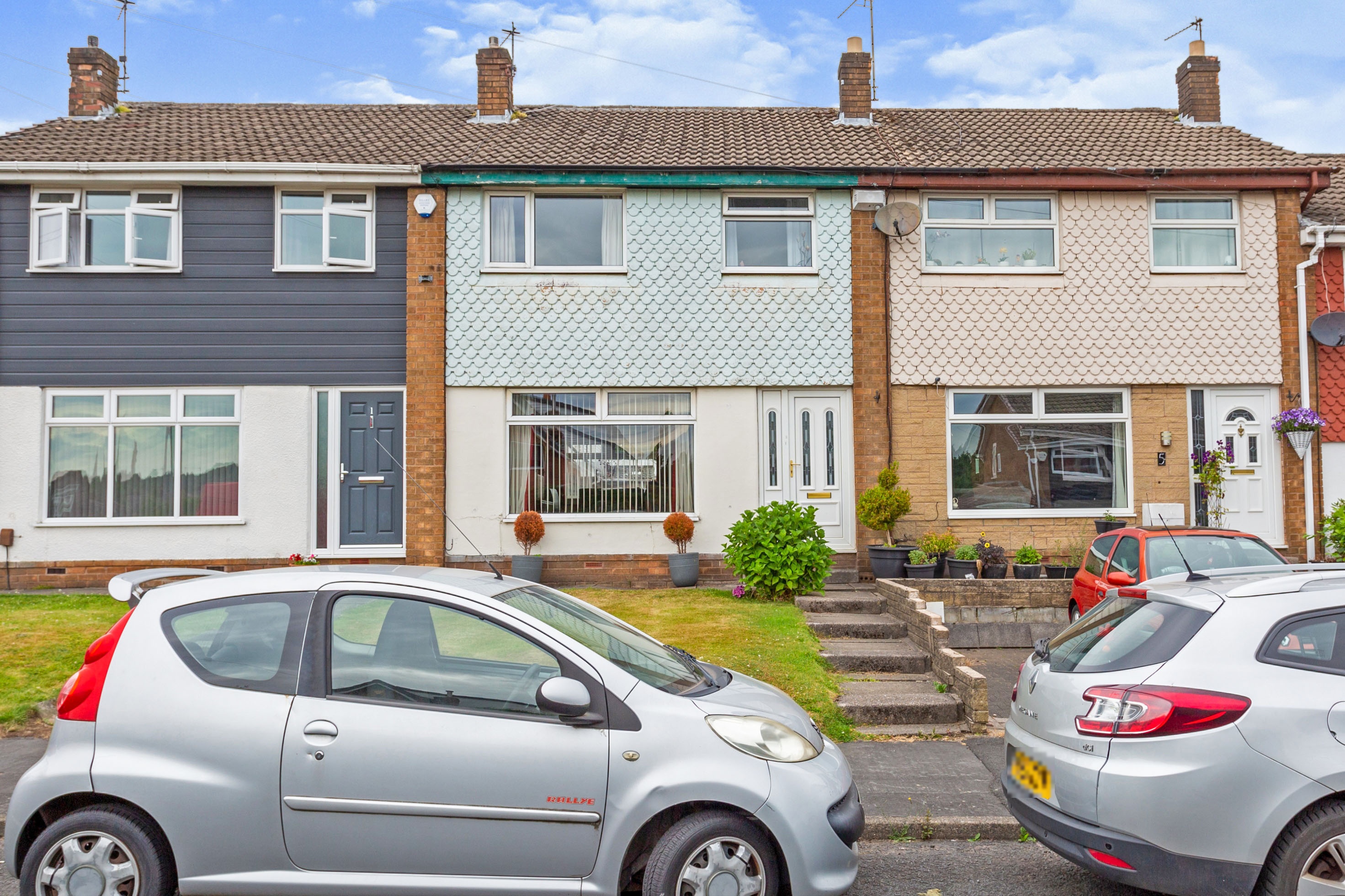 3 bedroom town house for sale in Coverdale Avenue, Royton, OL2 5UD